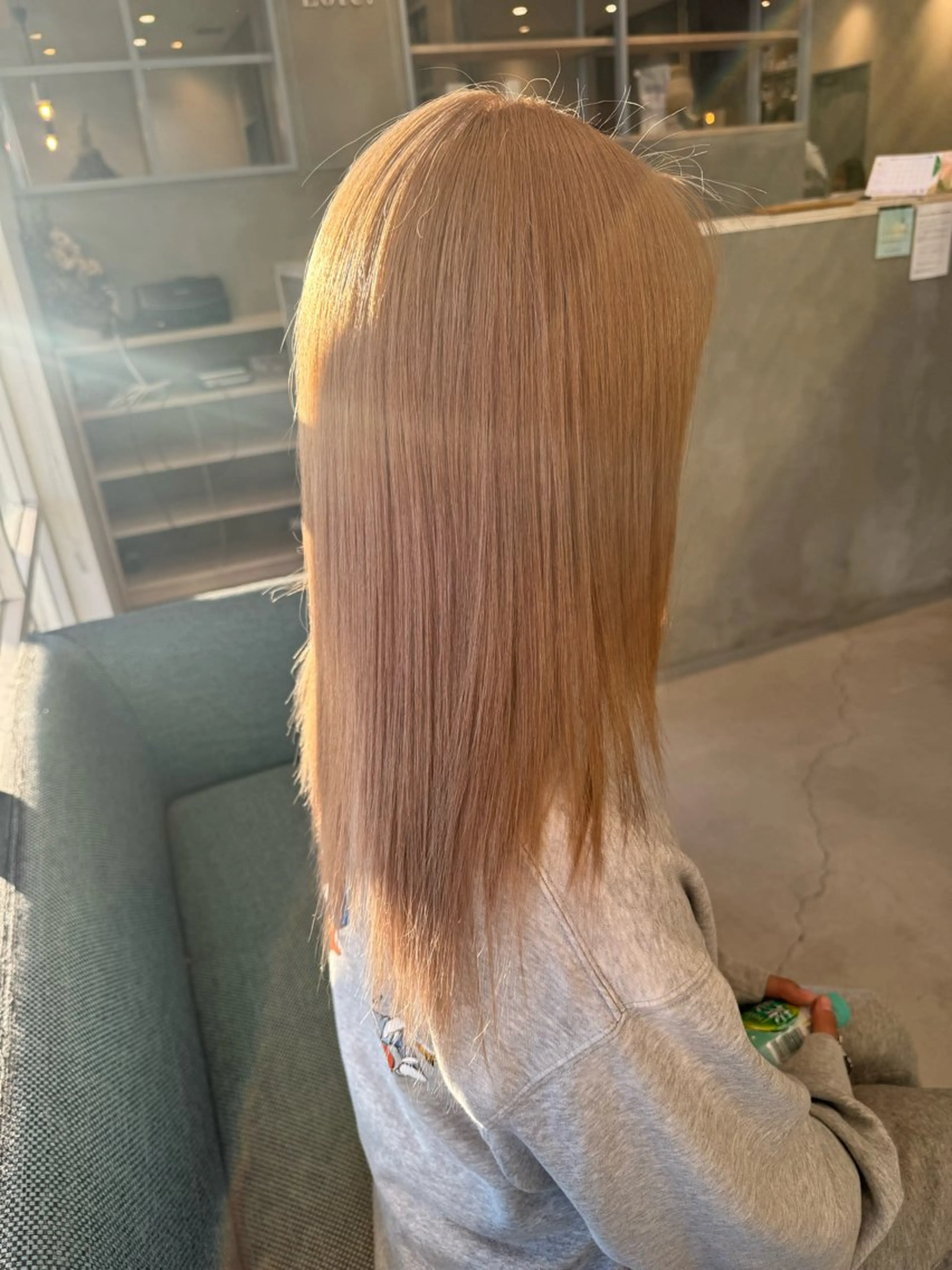 セミロング カラー 切りっぱなしボブ セミロングパーマ バレイヤージュ ベージュカラー ブリーチ ヘアカラー hono🐬カラー 特化/ハイトーンのヘアスタイル