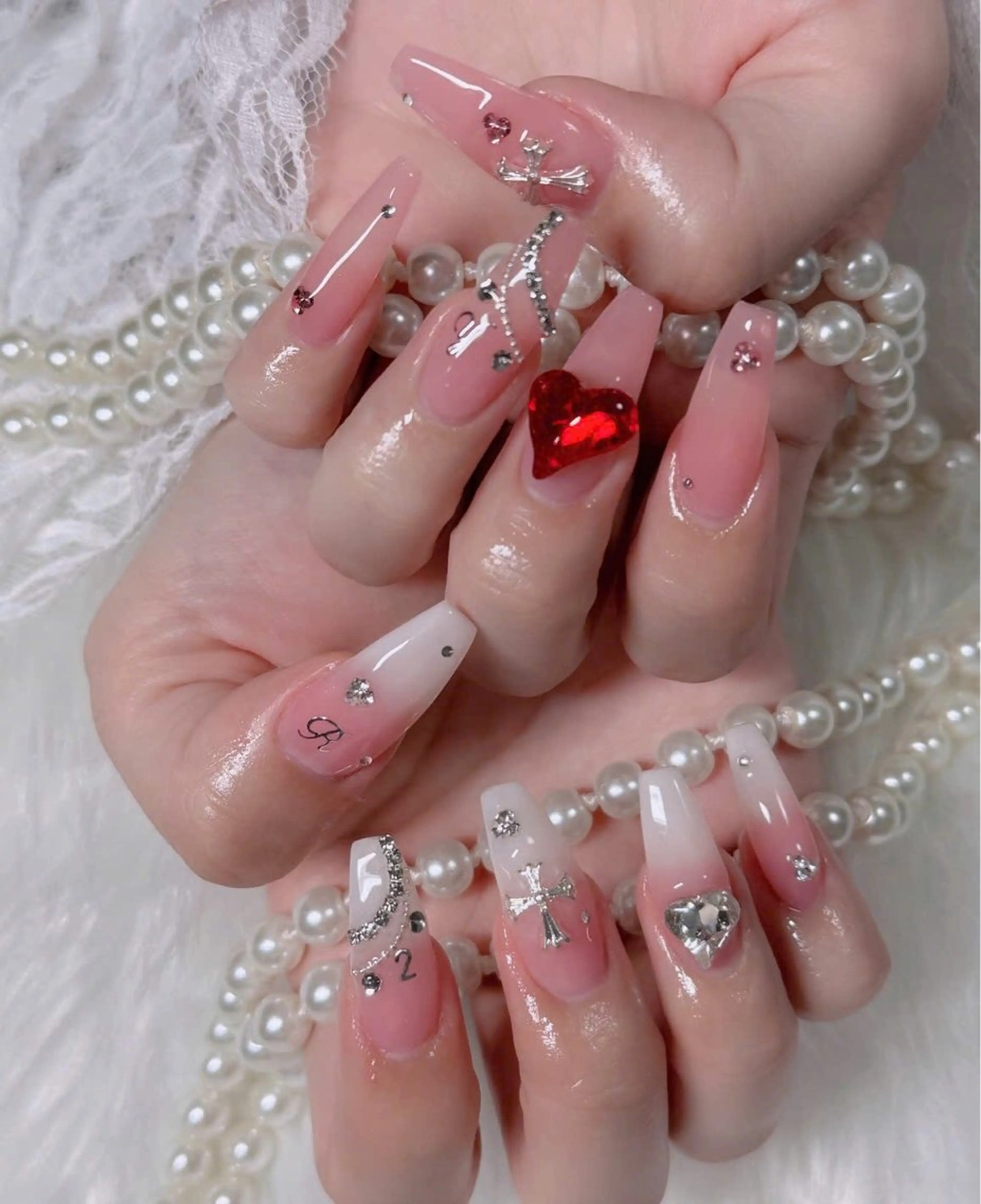 ネイル フレンチネイル ジェルネイル ハロウィン キラキラネイル 韓国ネイル H.babynailsalon所属・H.baby Nail Salonのネイルデザイン