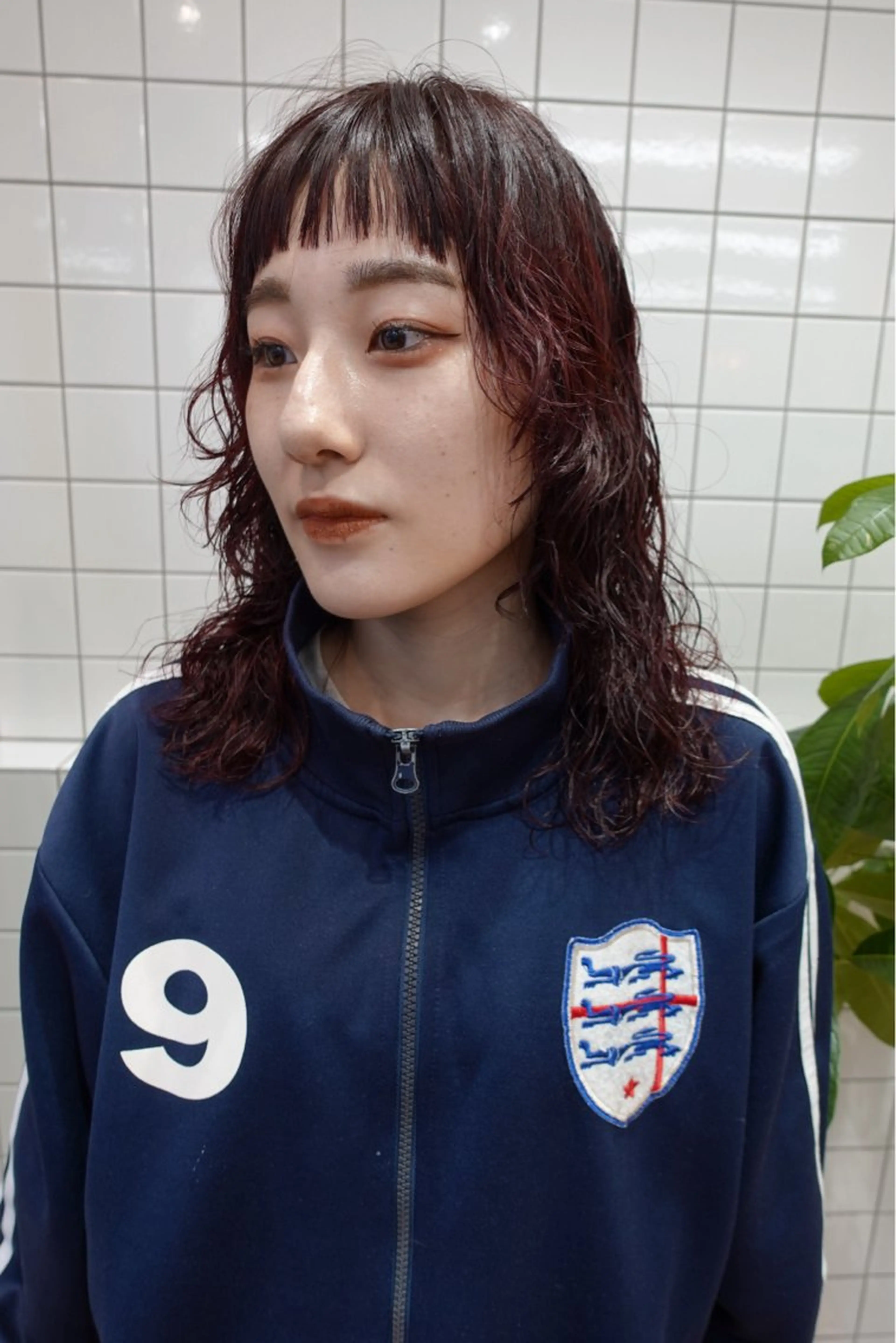 ミディアム カラー パーマ ミディアムパーマ ボルドーカラー オン眉 ボブパーマ/パーマ ウルフパーマのヘアスタイル