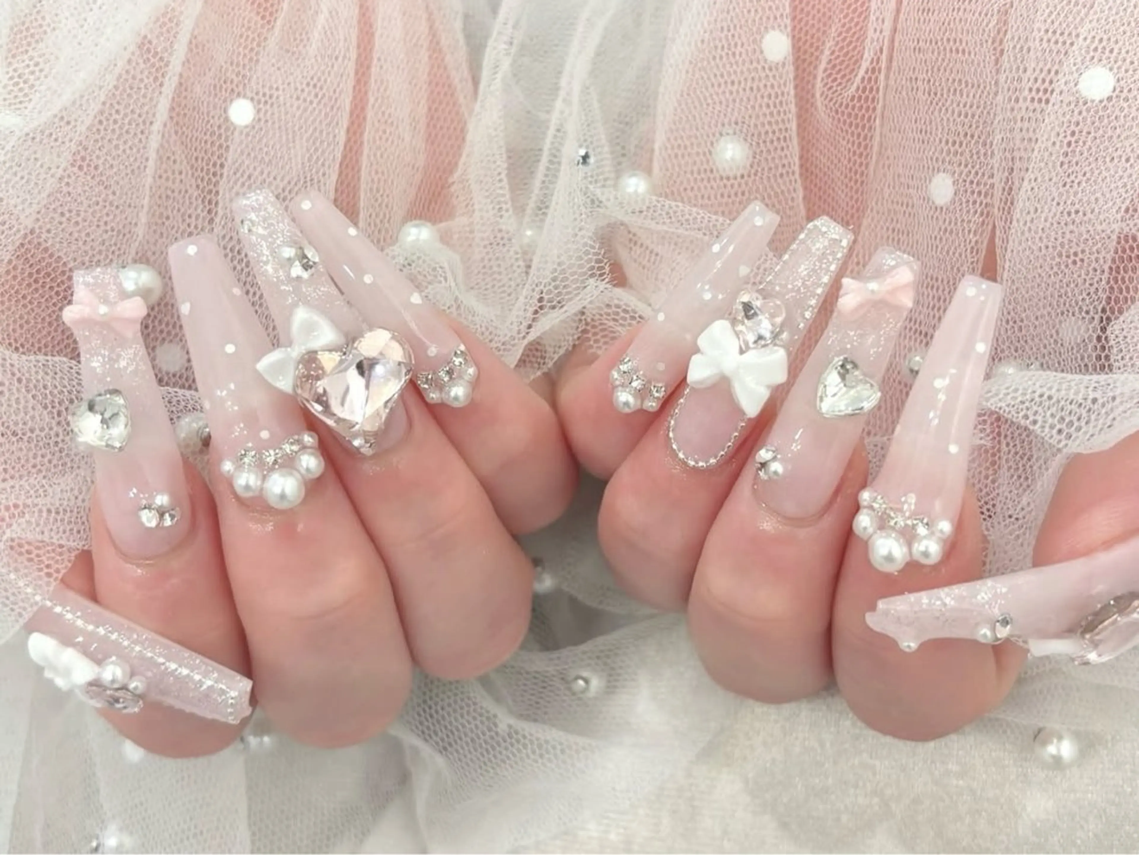 ロング 韓国風ヘア ハンドネイル NOA NAILのネイルデザイン