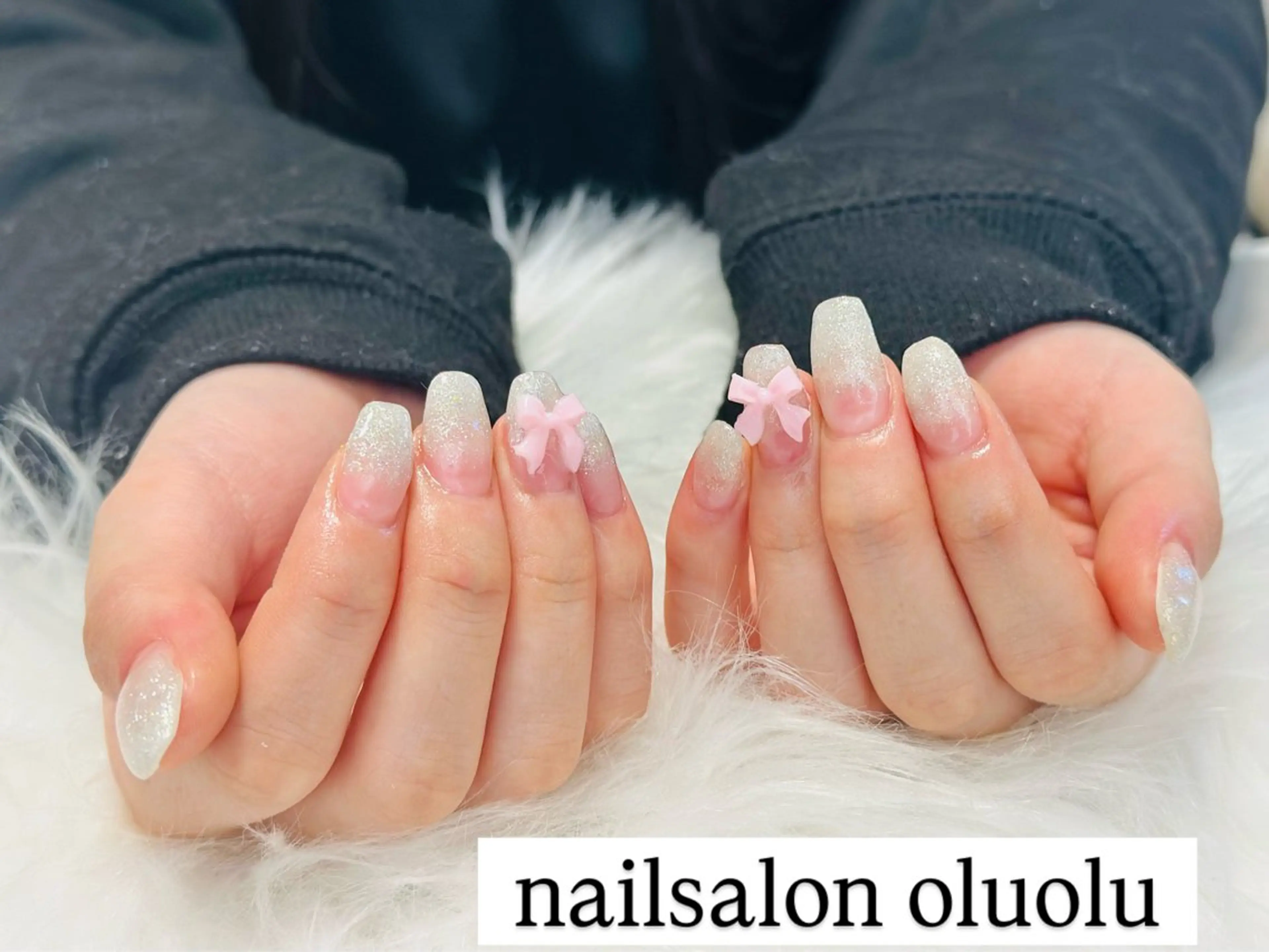 ネイル グラデーション ラメ(グリッター) ラメグラデーション シルバー ホワイト nailsalon oluoluのネイルデザイン
