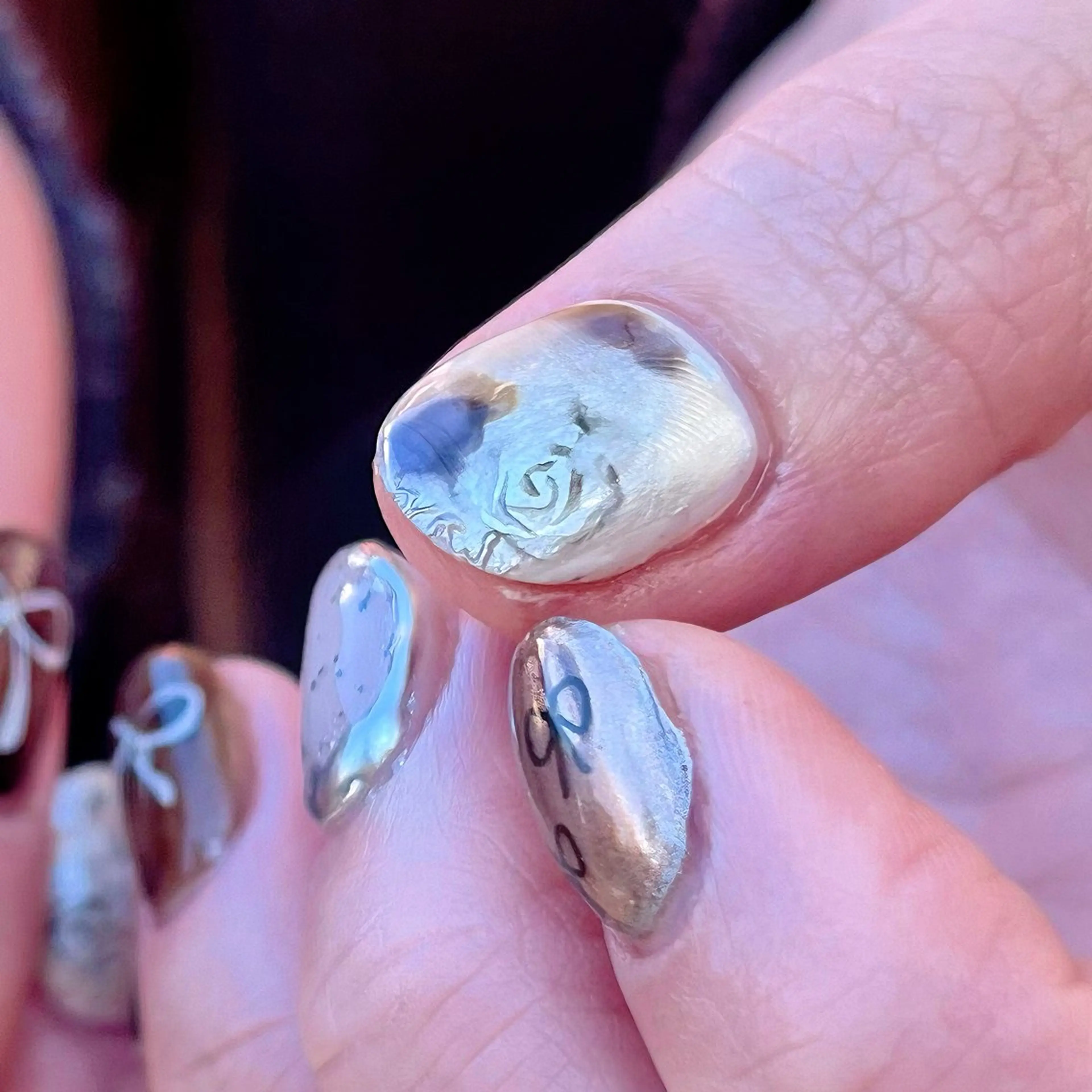 ネイル フラワーネイル ホログラムネイル ミラーネイル ニュアンスネイル リボン ハンドネイル 🫧OPELIA NAIL渋谷🫧のネイルデザイン