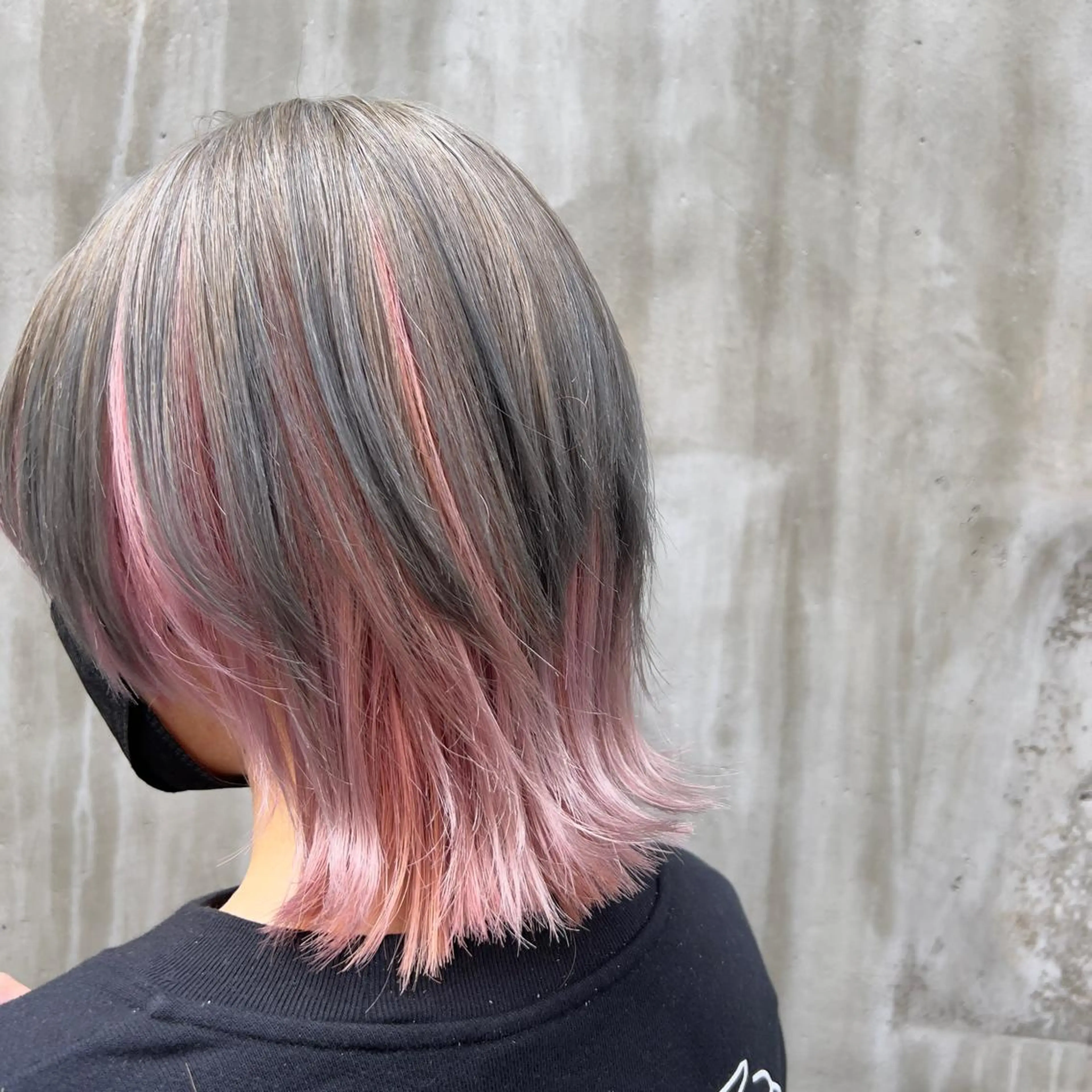 ショート カラー インナーカラー ピンクカラー シルバー ウルフカット 🍇おぐら めぐみ🍇のヘアスタイル