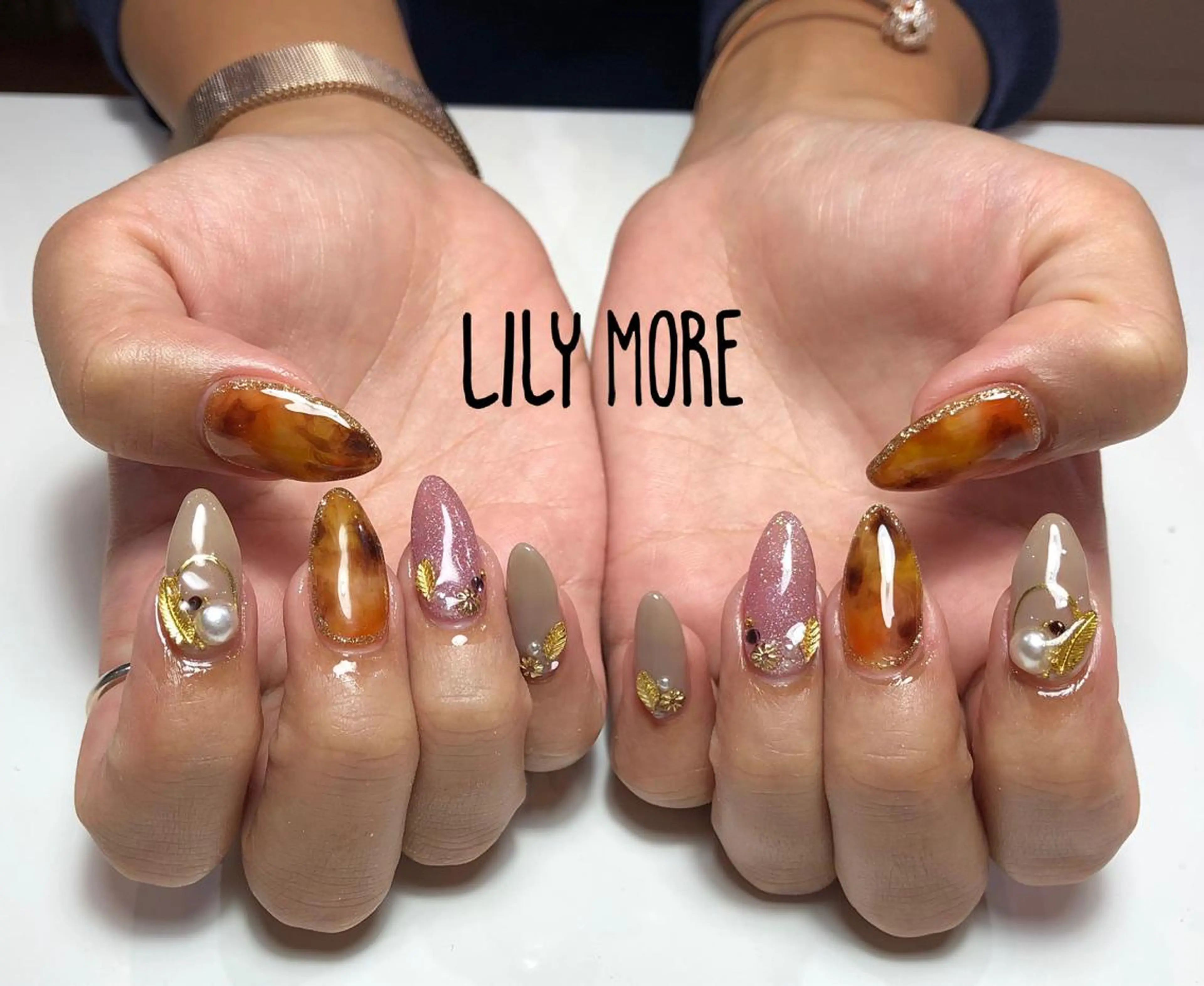 ネイル べっ甲ネイル Lily closetのネイルデザイン