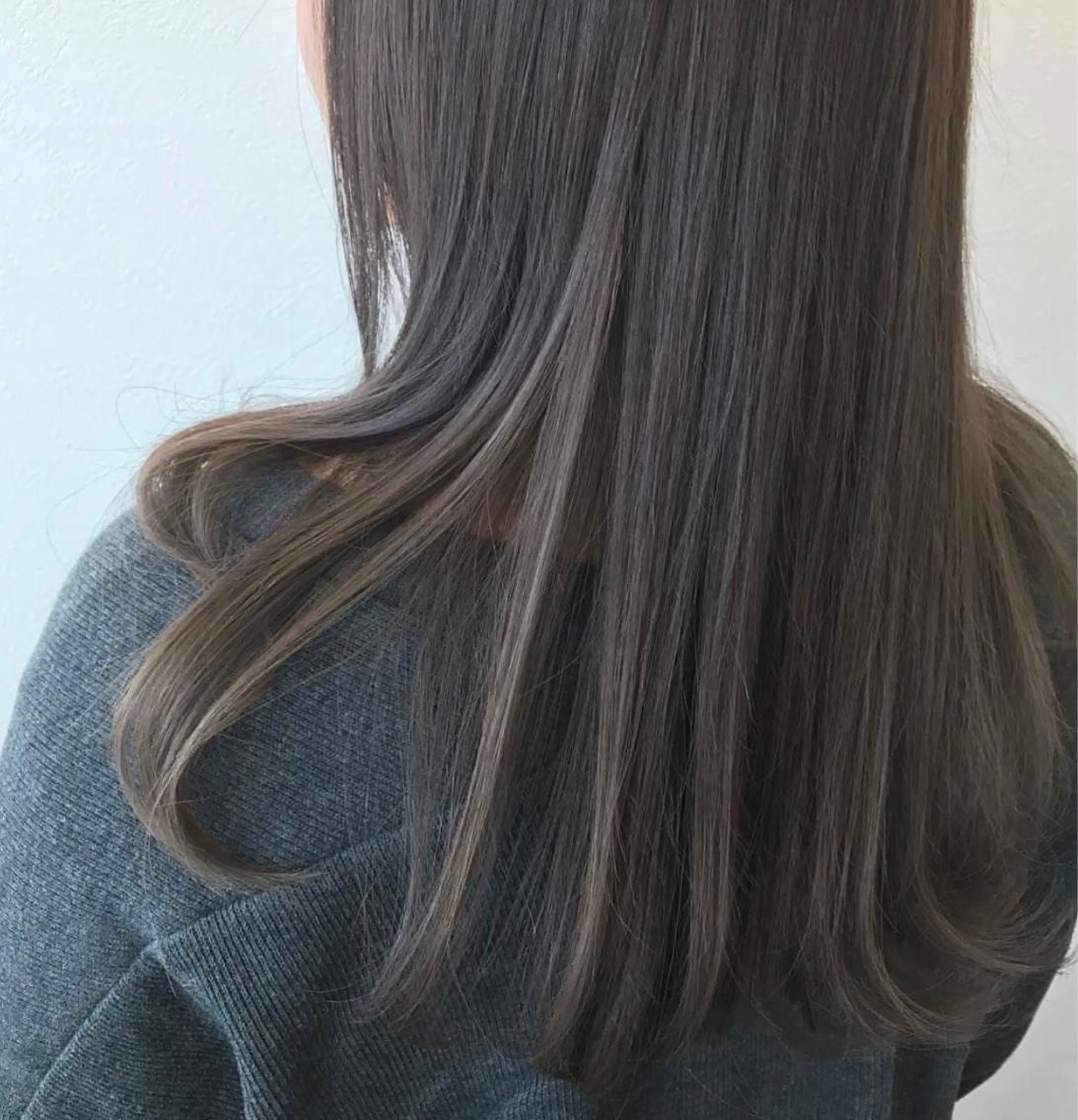 セミロング パーマ セミロングパーマ ラベンダーベージュ くびれヘア 外国人風カラー ハイライト ヘアカラー トリートメント KAGAMI HIROSHIのヘアスタイル