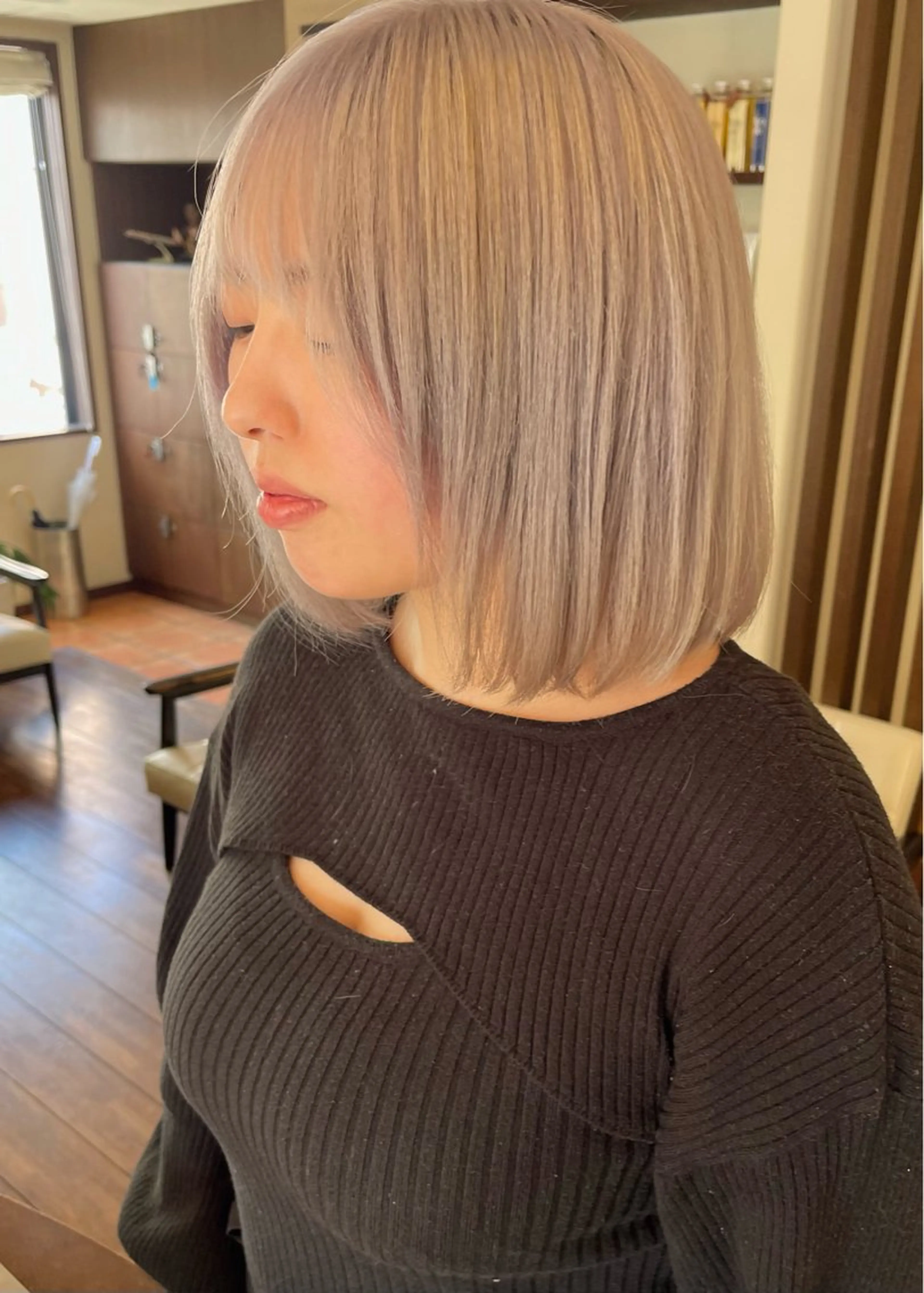 ショート カラー ラベンダーカラー シルバー カット ヘアカラー トリートメント 髪質改善ｶﾗｰ ｹｱﾌﾞﾘｰﾁ/ﾀﾑのヘアスタイル