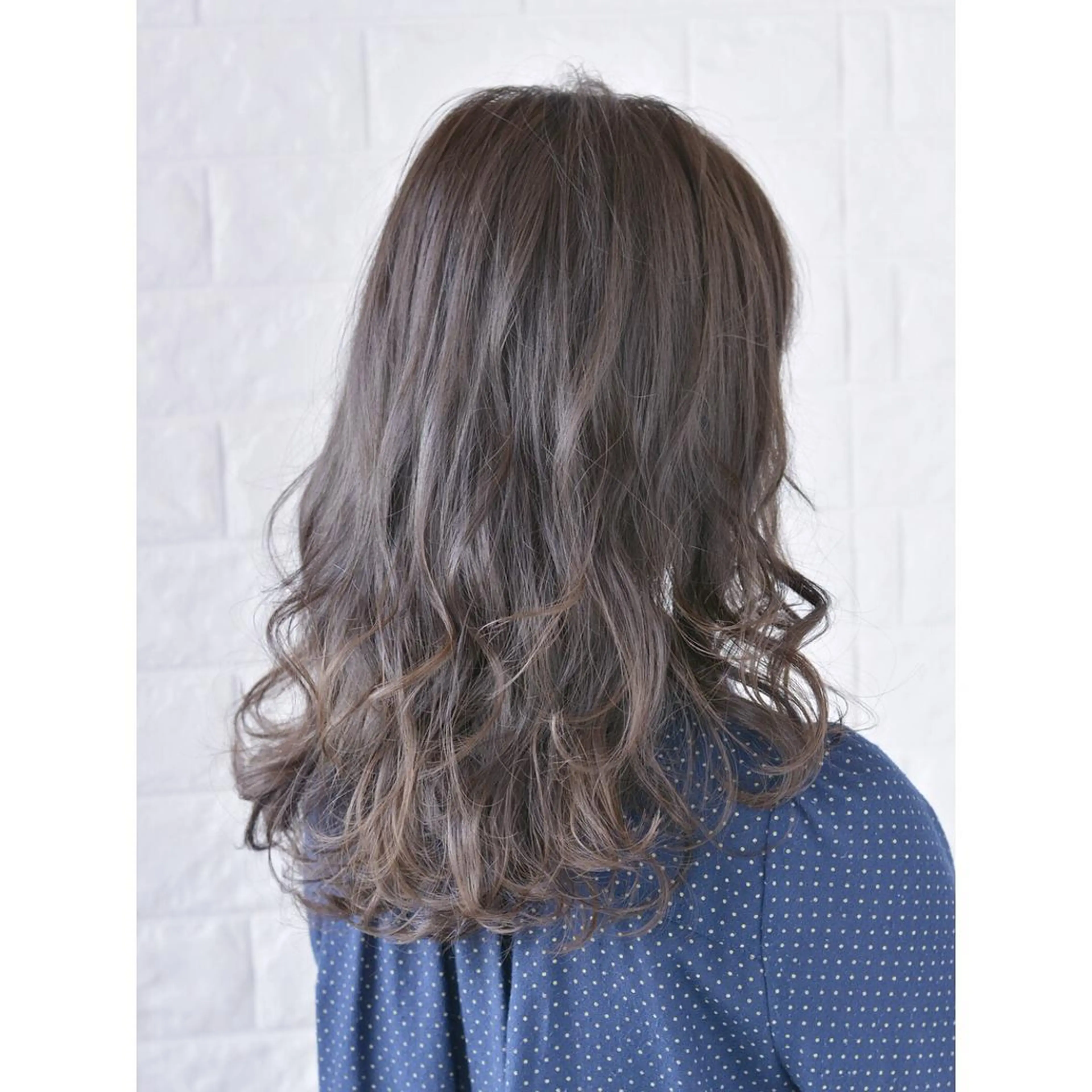 ミディアム カラー アッシュ 透明感カラー イルミナカラー KIZU 髪質改善 オカルト怪談のヘアスタイル