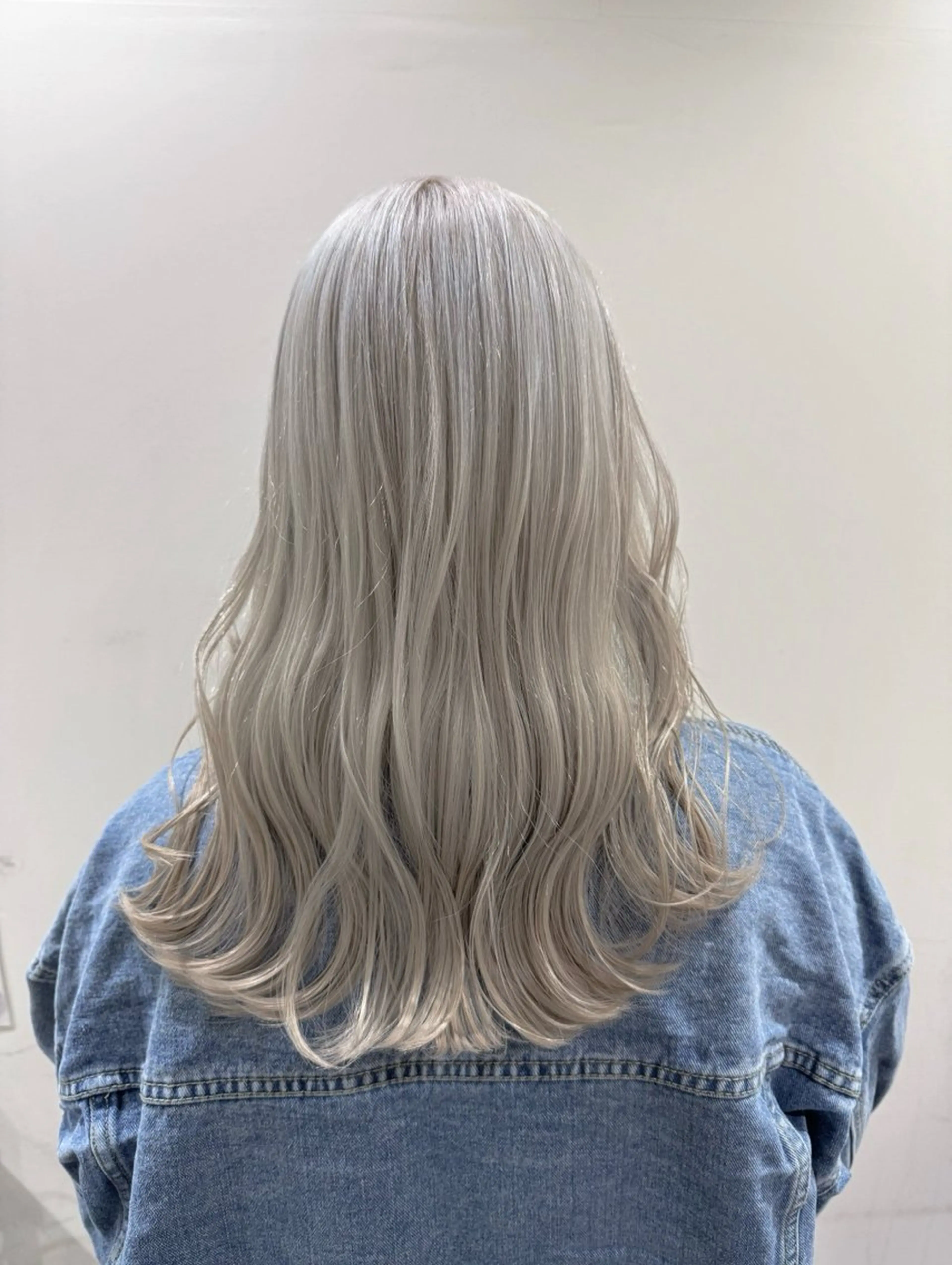 ロング カラー アディクシーカラー ブリーチ 透明感カラー デザインカラー ダブルカラー ヘアカラー トリートメント ヘッドスパ ブリーチカラー🦖 岡部木乃夏のヘアスタイル