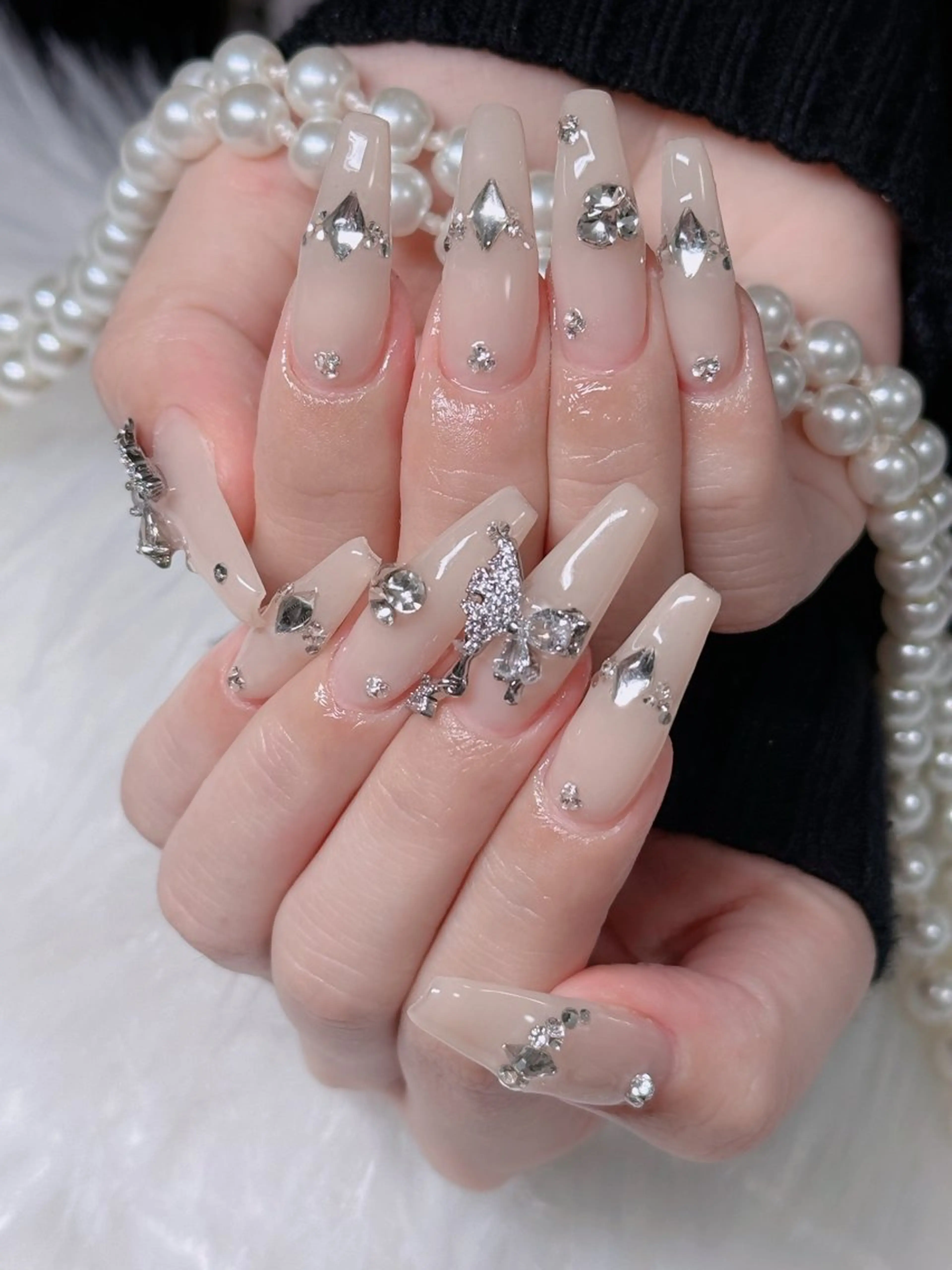 ネイル フレンチネイル ジェルネイル ハロウィン キラキラネイル 韓国ネイル H.babynailsalon所属・H.baby Nail Salonのネイルデザイン