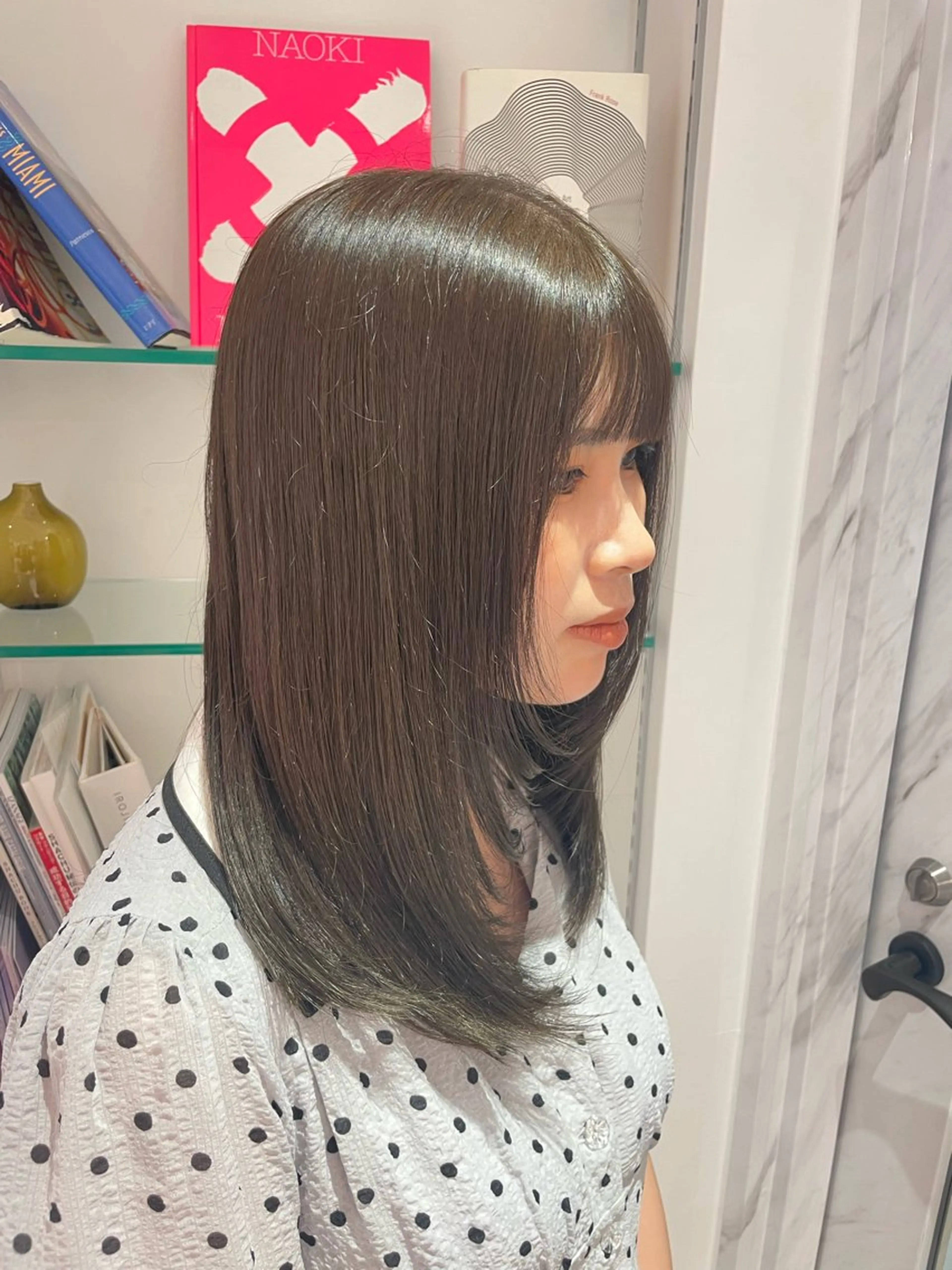 ロング カラー グレージュ オリーブグレージュ オリーブグレー カット ヘアカラー 佐藤 綾郁のヘアスタイル
