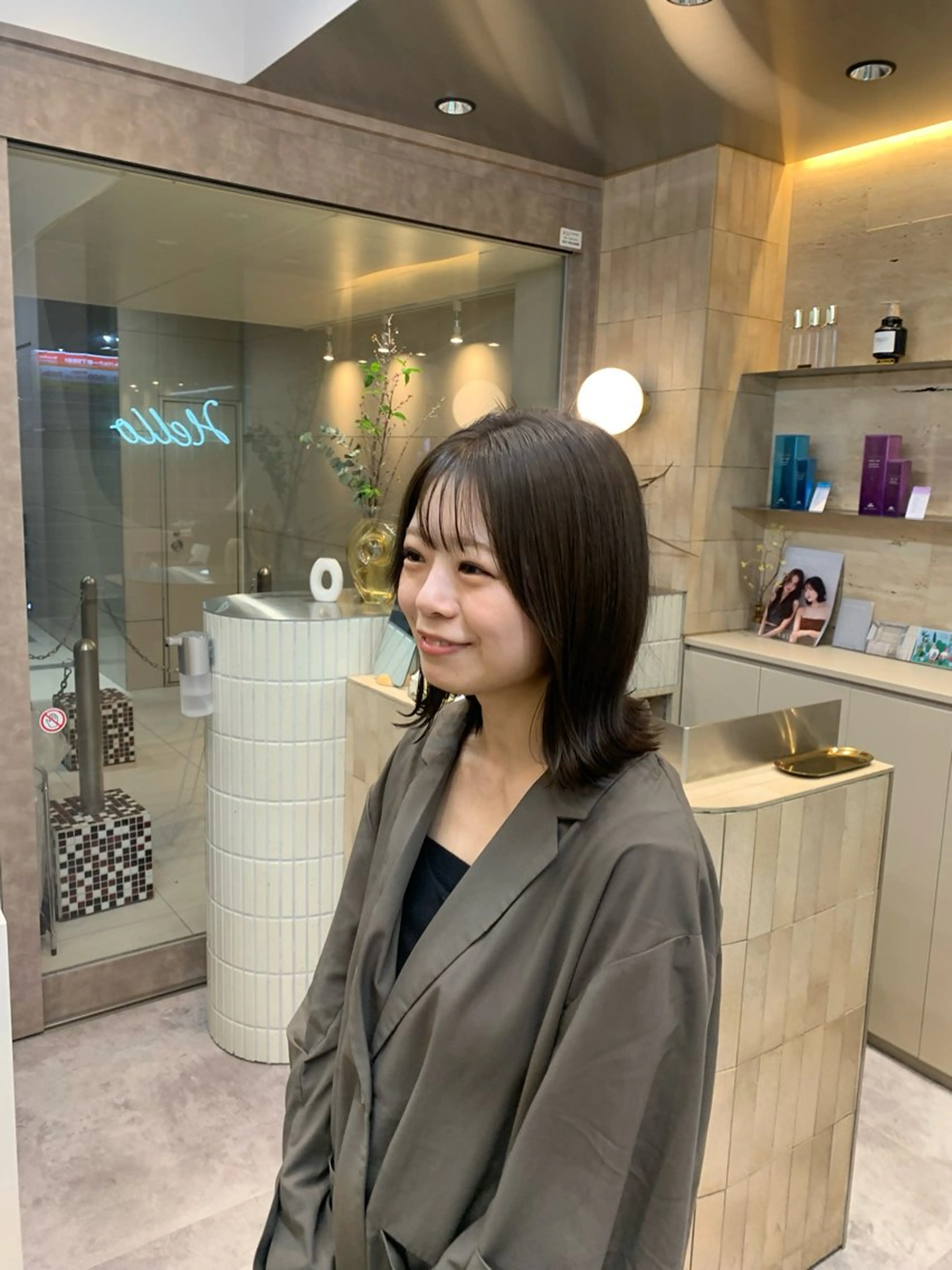 ミディアム カット ヘアカラー トリートメント Hello by Sea所属・レイヤー/ボブ/艶髪 /顔周り/伊藤　勇司のヘアスタイル