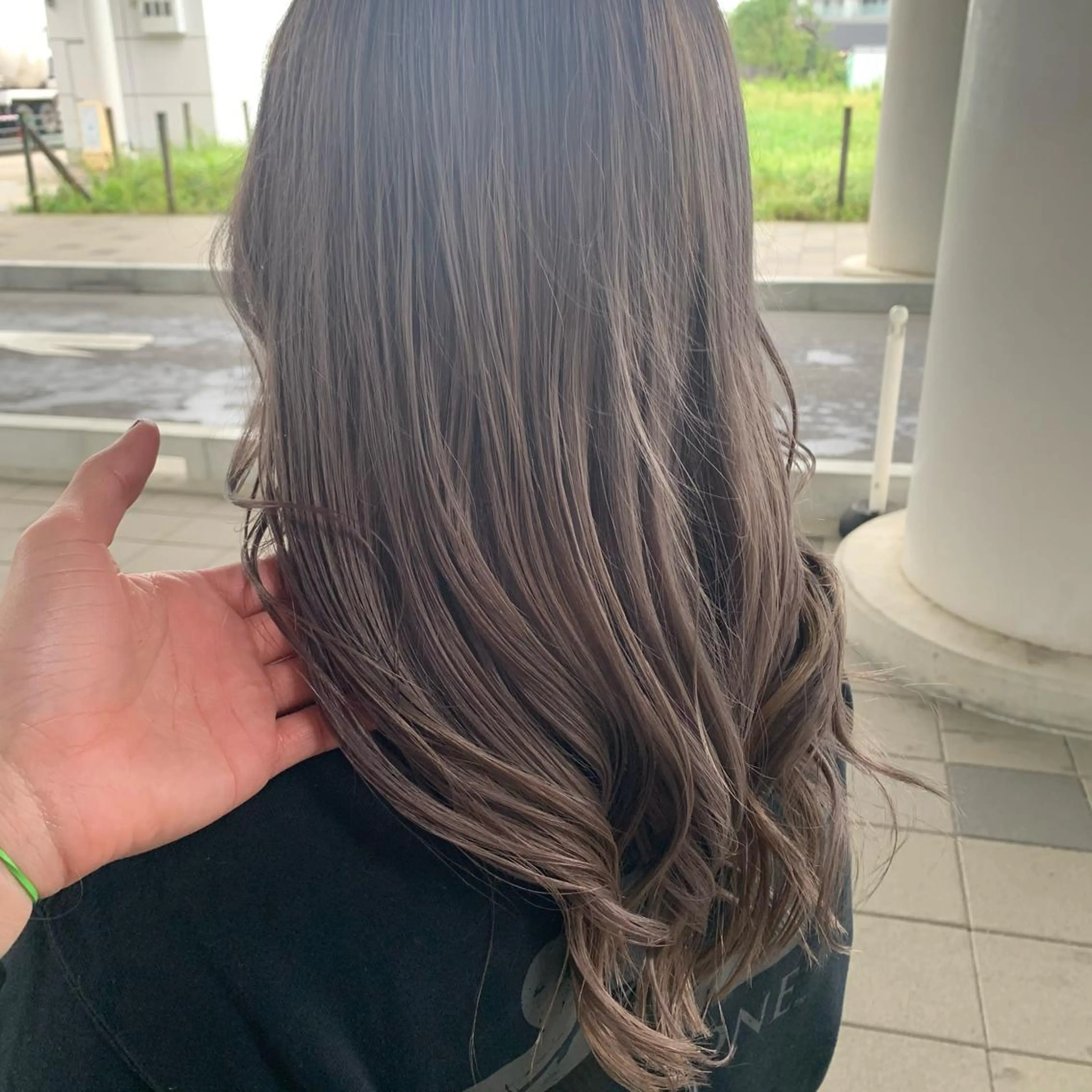 ロング カラー ブリーチ グレージュ ミルクティーグレージュ 中島 直哉のヘアスタイル