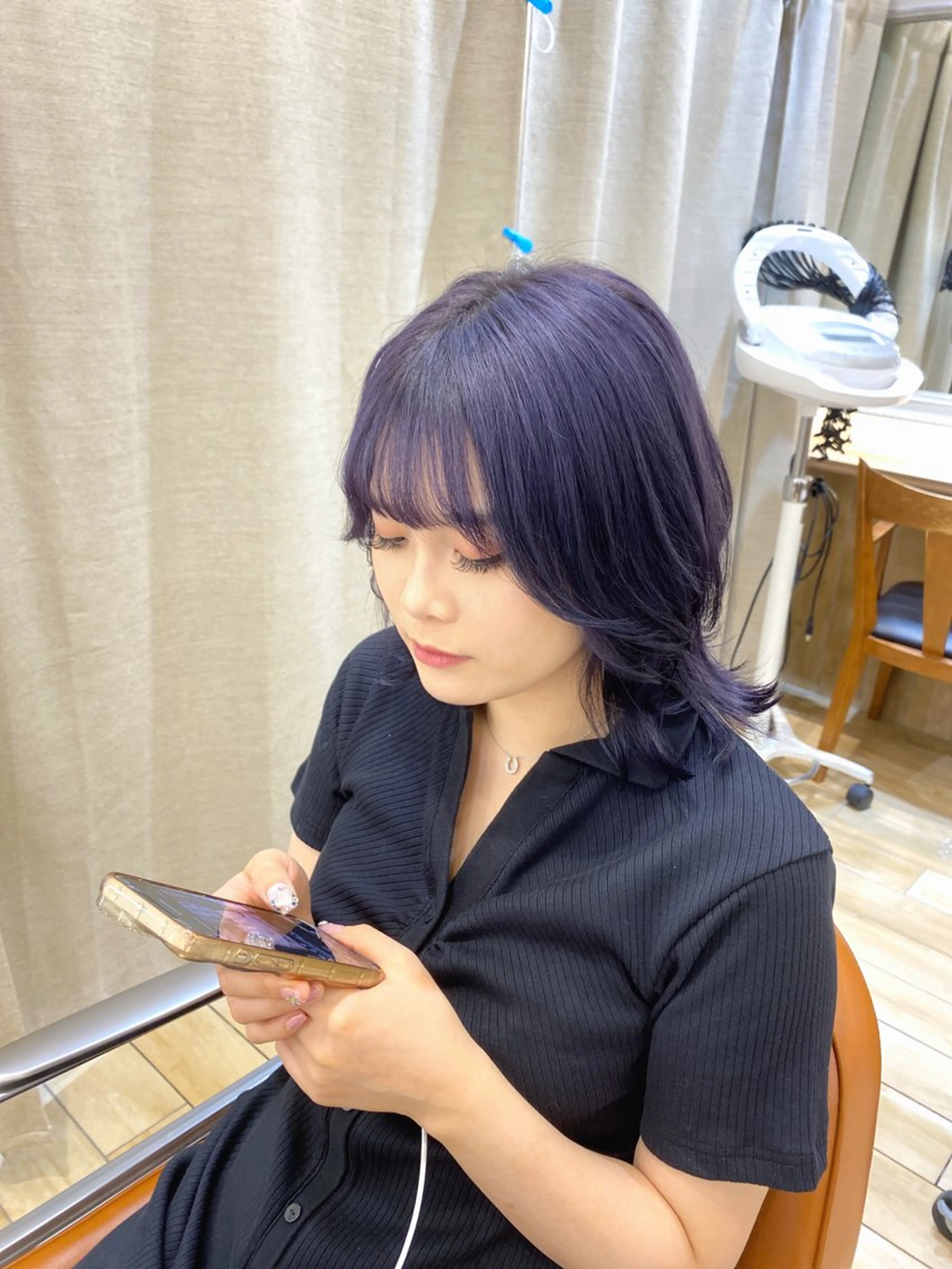 ミディアム カラー ヘアアレンジ キッズ ネイル ブルーカラー ブルーバイオレット バイオレットカラー ブルー ヘアカラー 新宿スペインカール ヨモギダのヘアスタイル