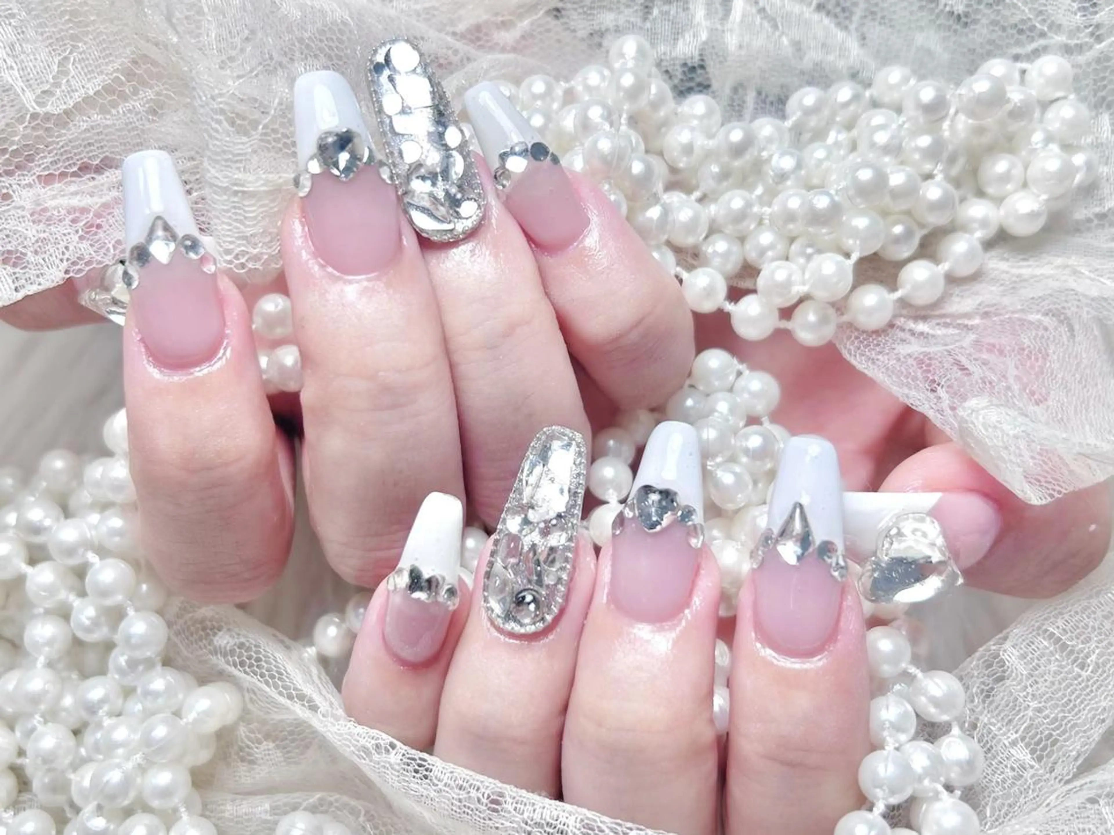 ネイル りんか🪽 ワンホンネイル🍬のネイルデザイン