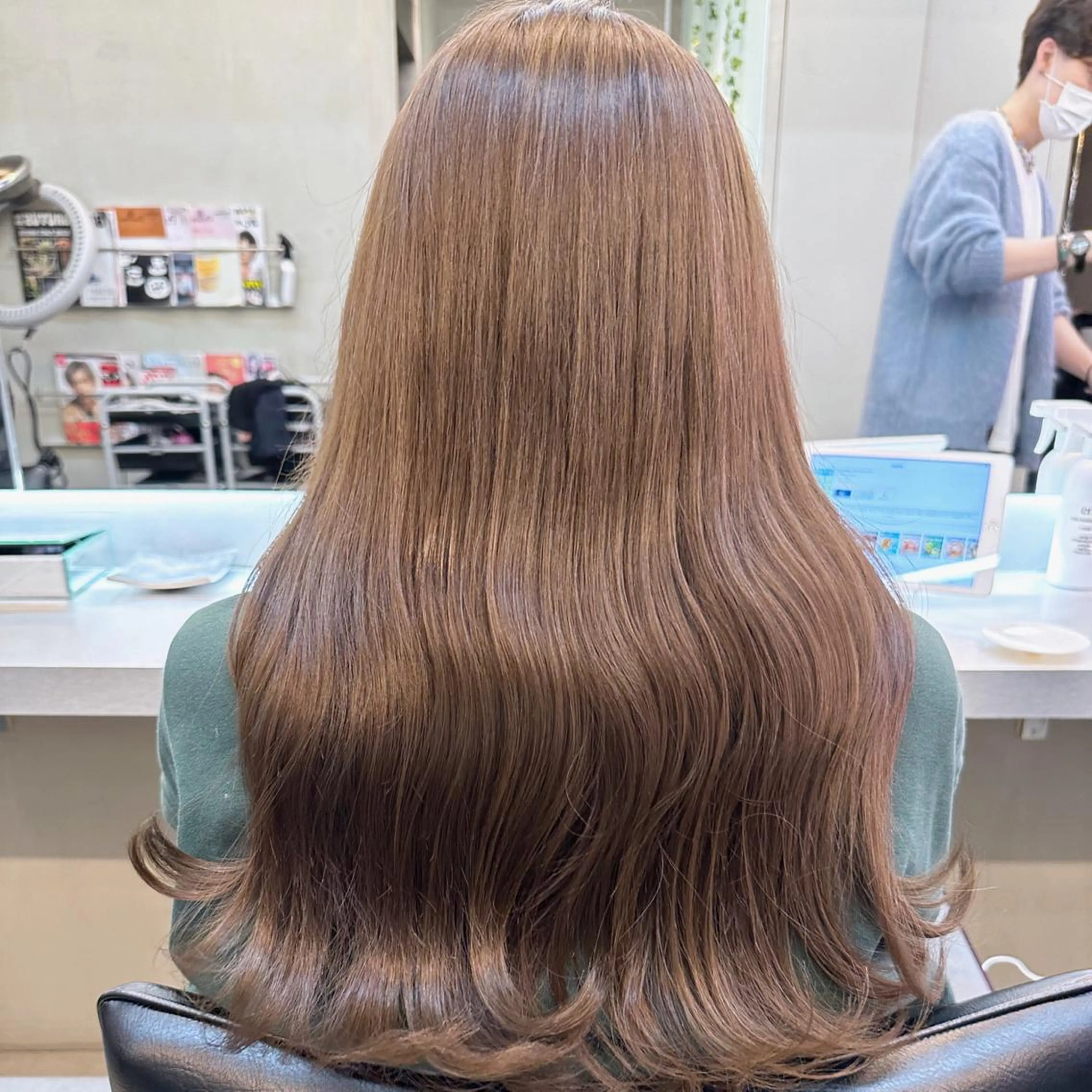 ロング カラー 岡野 静華のヘアスタイル