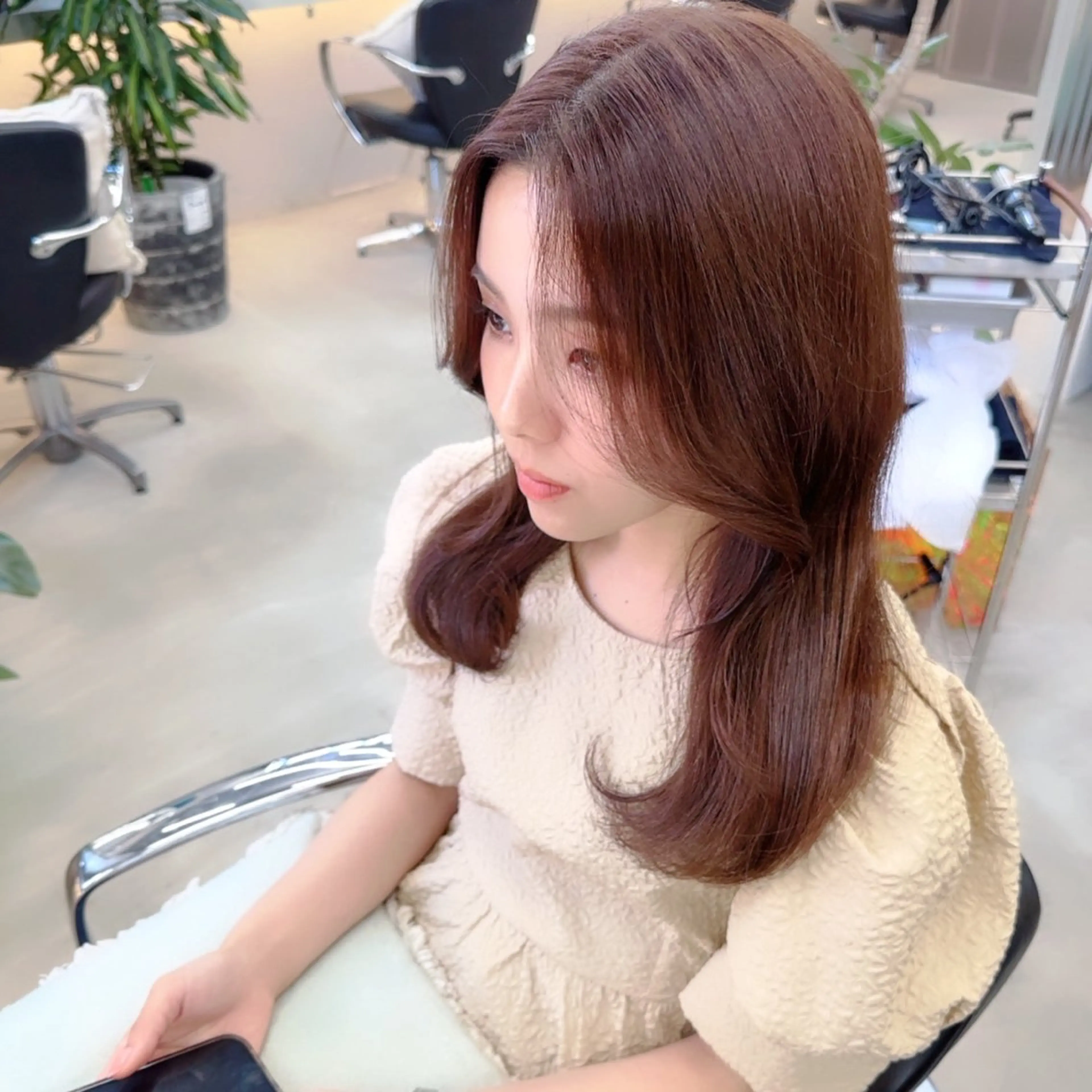 セミロング カラー 岡野 静華のヘアスタイル