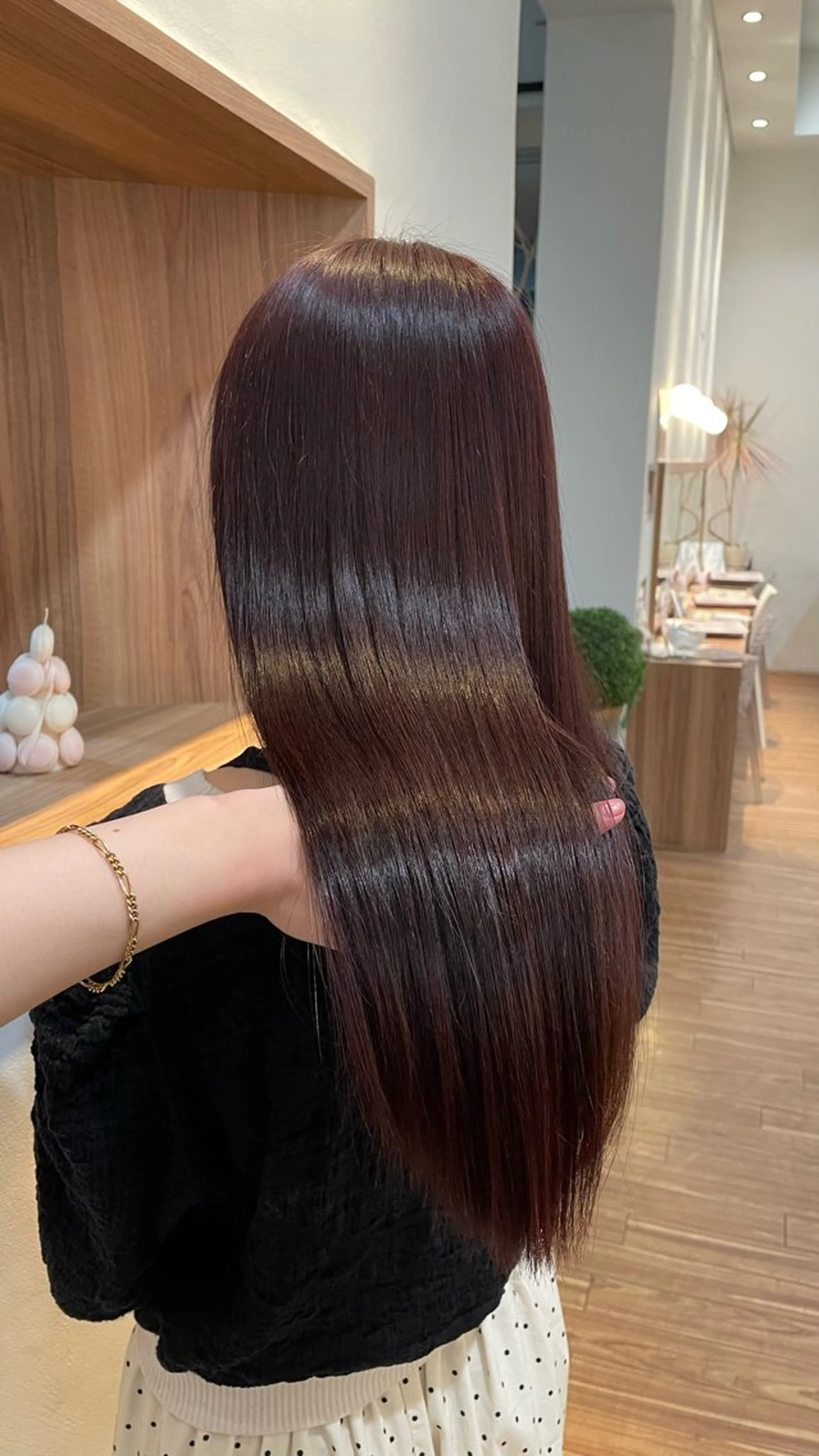 ロング カラー ブリーチ ボルドーカラー ブリーチなしカラー 野呂 一遥のヘアスタイル