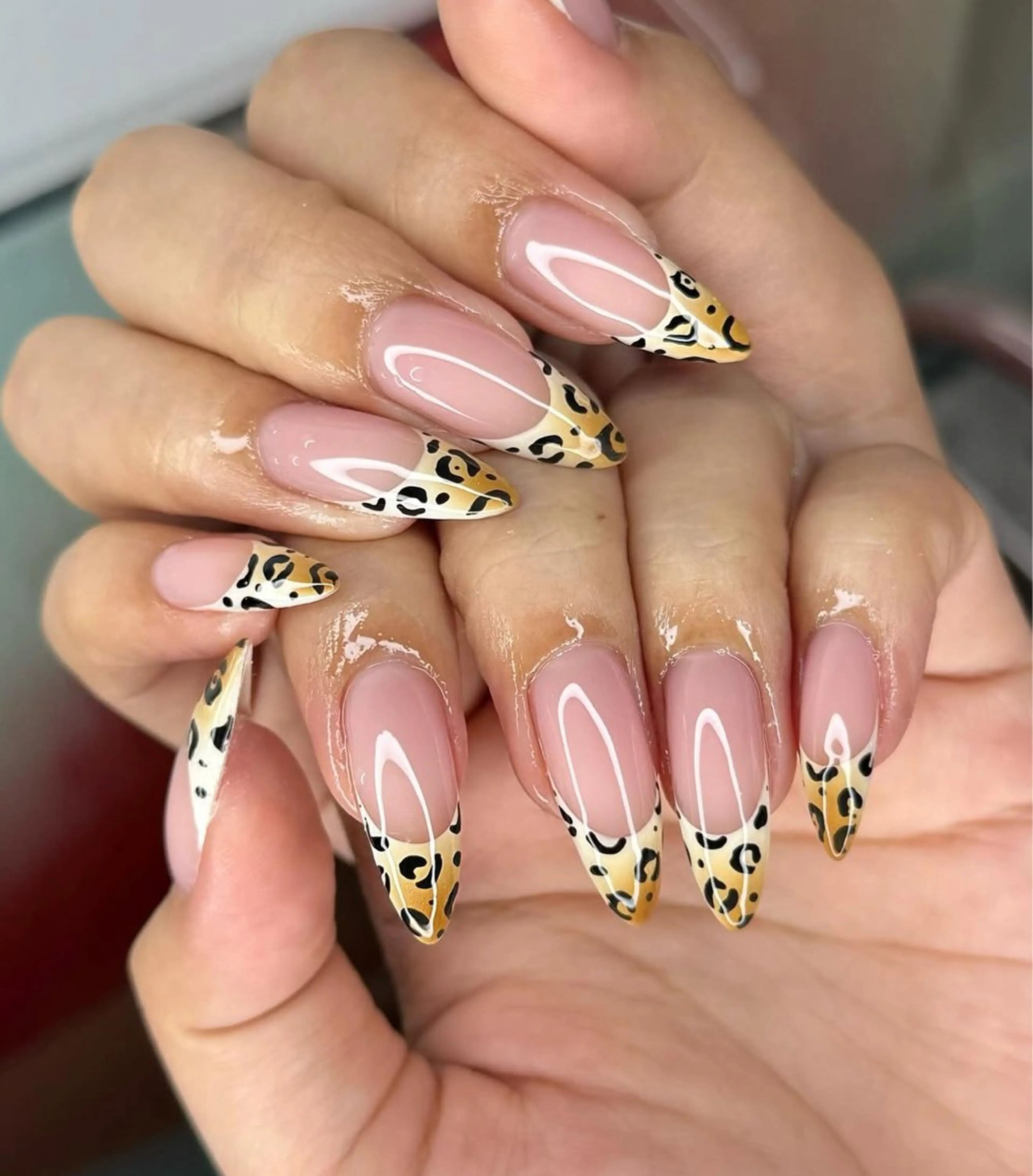 ネイル アートネイル ジェルネイル グラデーション マグネットネイル ニュアンスネイル ハンドネイル Ryu Nail Studio所属・Ryu Nail 新大久保のネイルデザイン