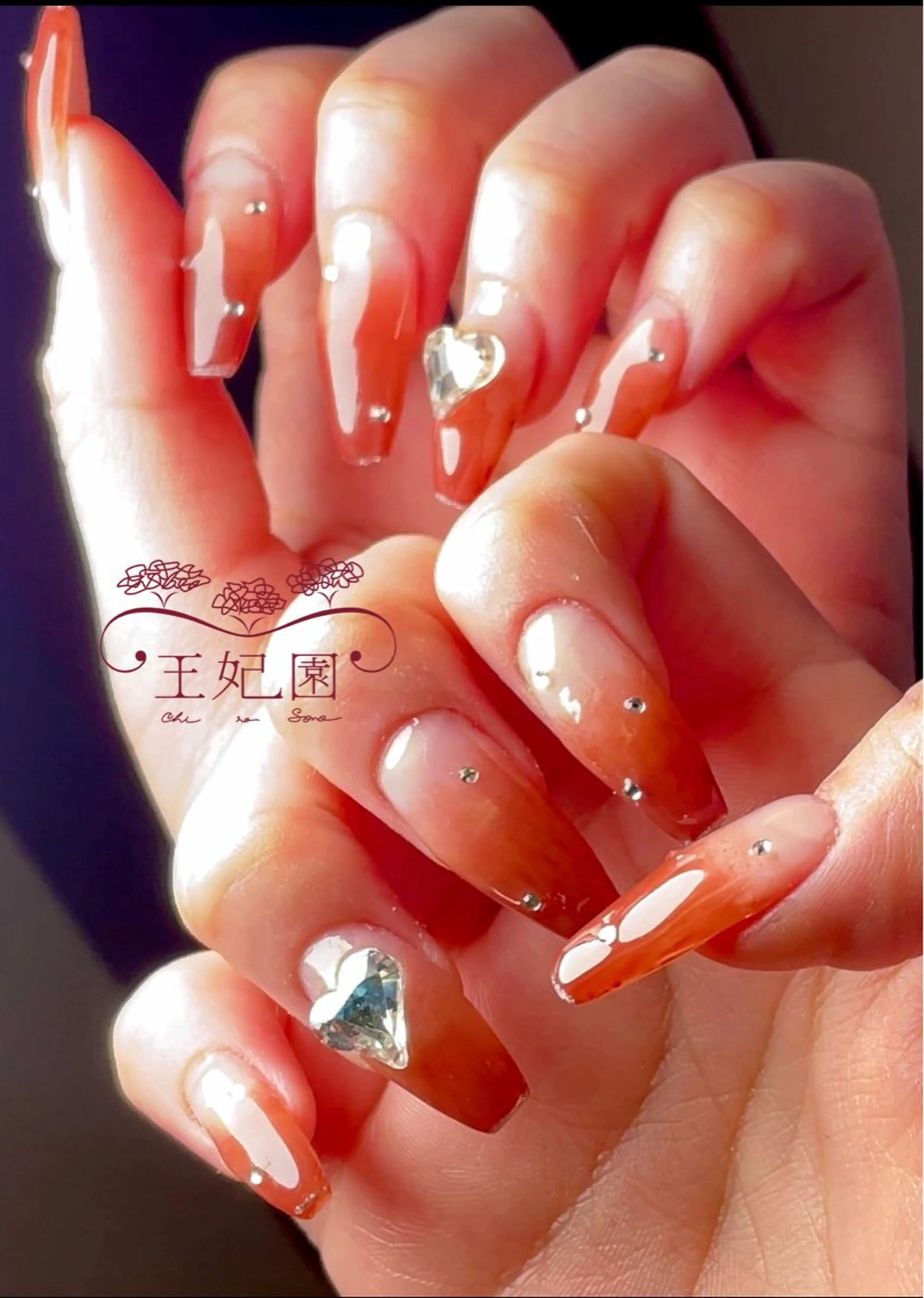 ネイル 長さ出し グラデーション キラキラネイル スカルプネイル ネイルチップ nail salon王妃の園所属・王妃の園 ohinosonoのネイルデザイン