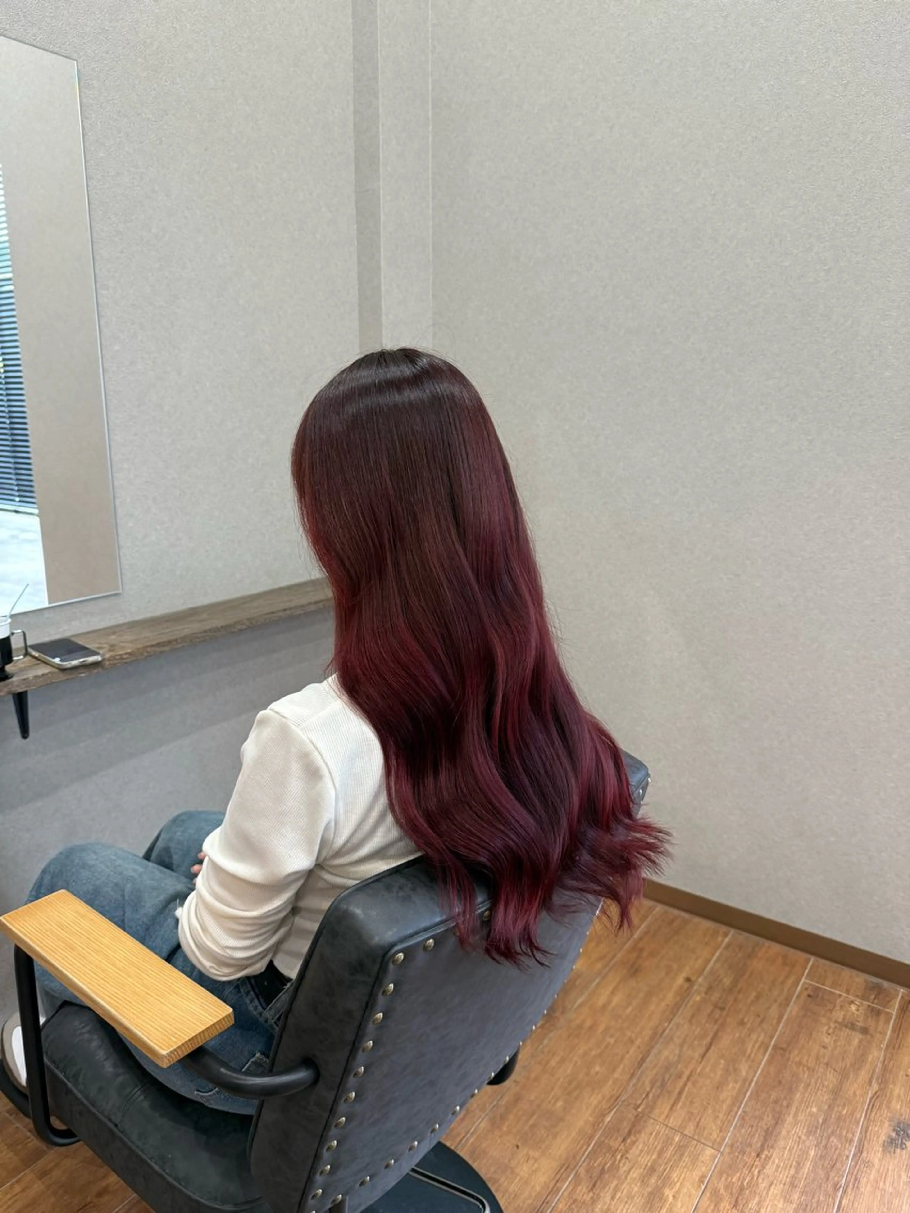 ロング カラー カシス レッドカラー ヘアカラー トリートメント clocca所属・鵜飼 真伍のヘアスタイル