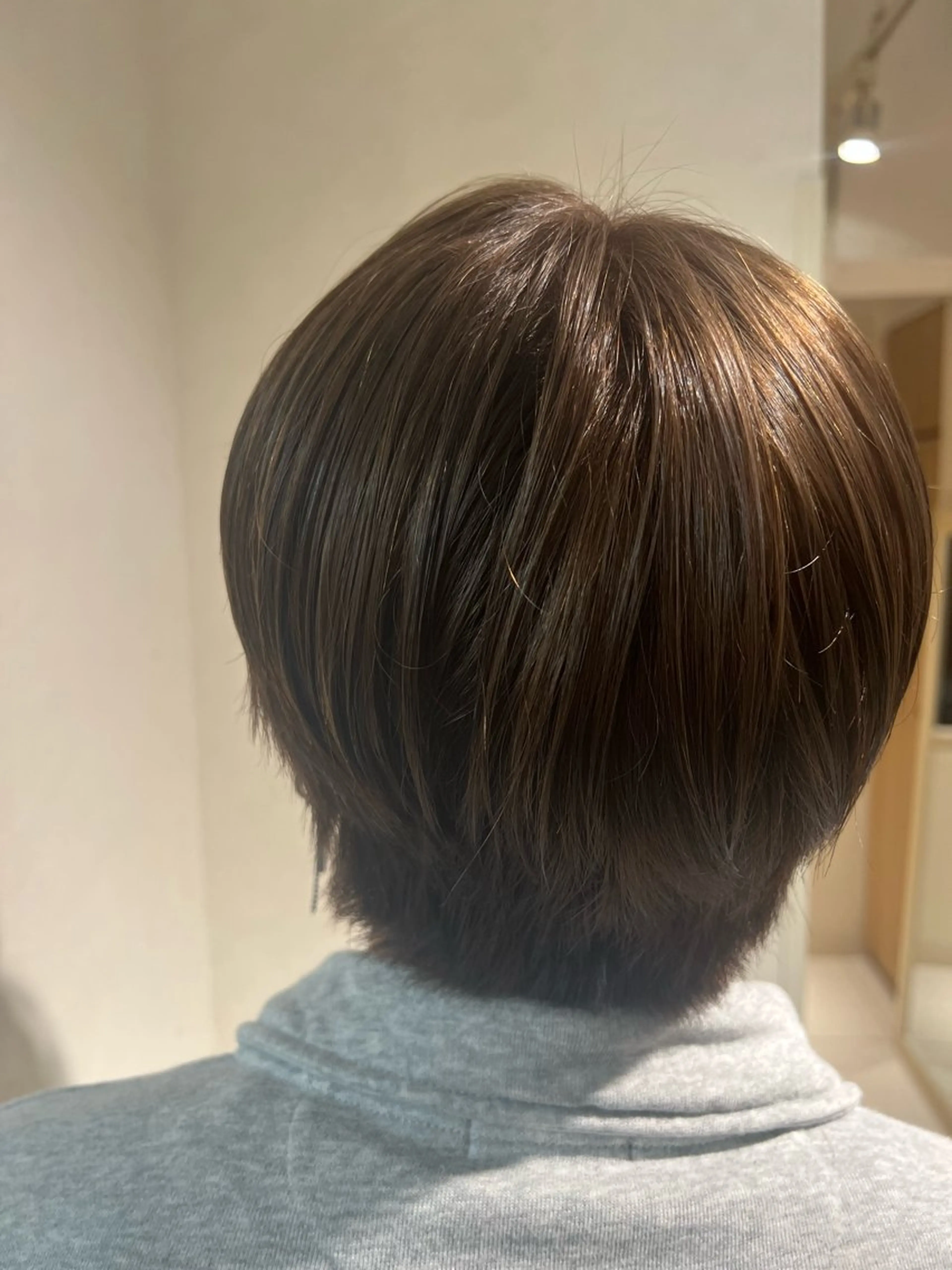 ショート ヘアカラー 吉田 眞のヘアスタイル