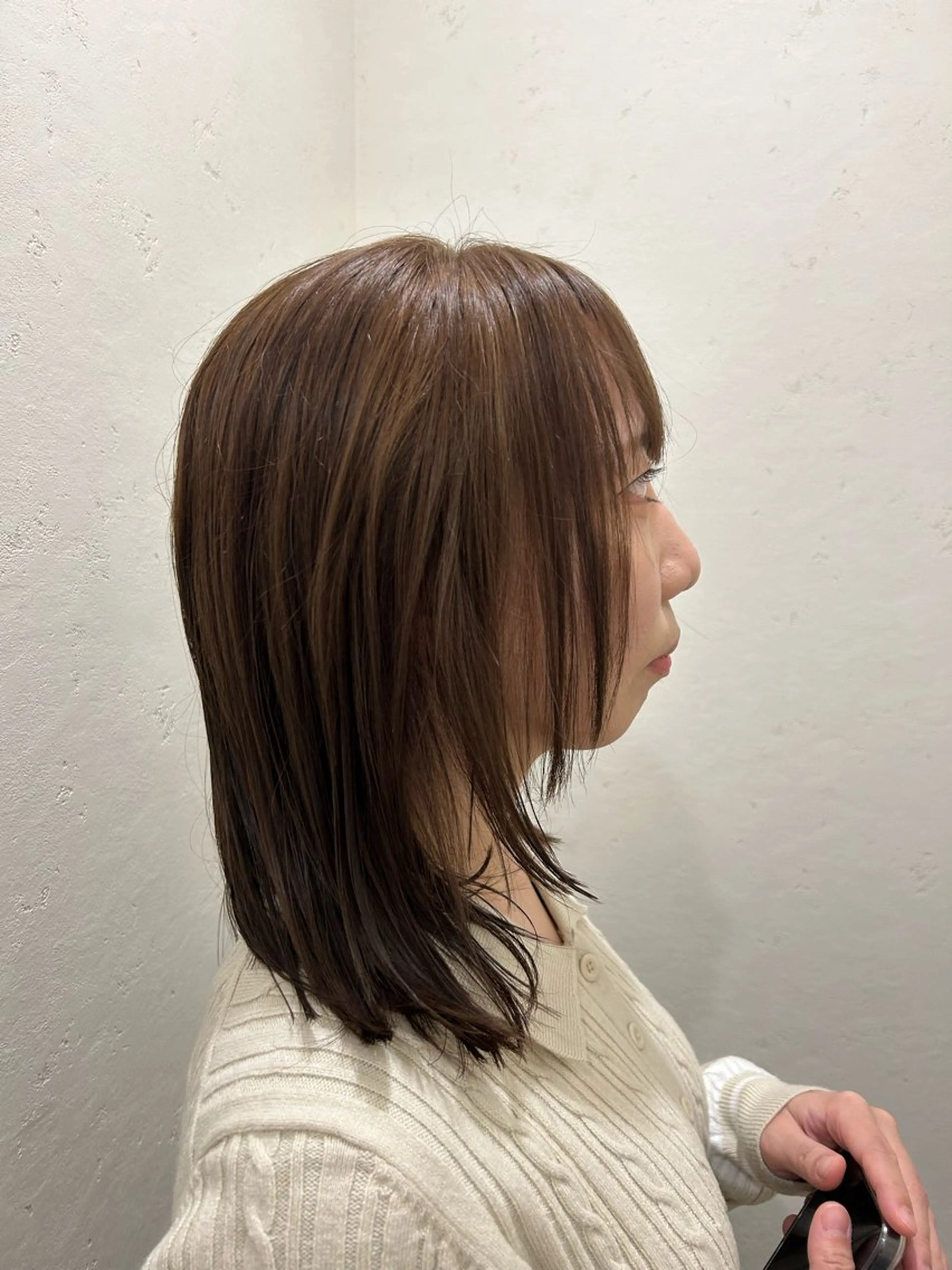 セミロング ブルー所属・岩野 有紗のヘアスタイル