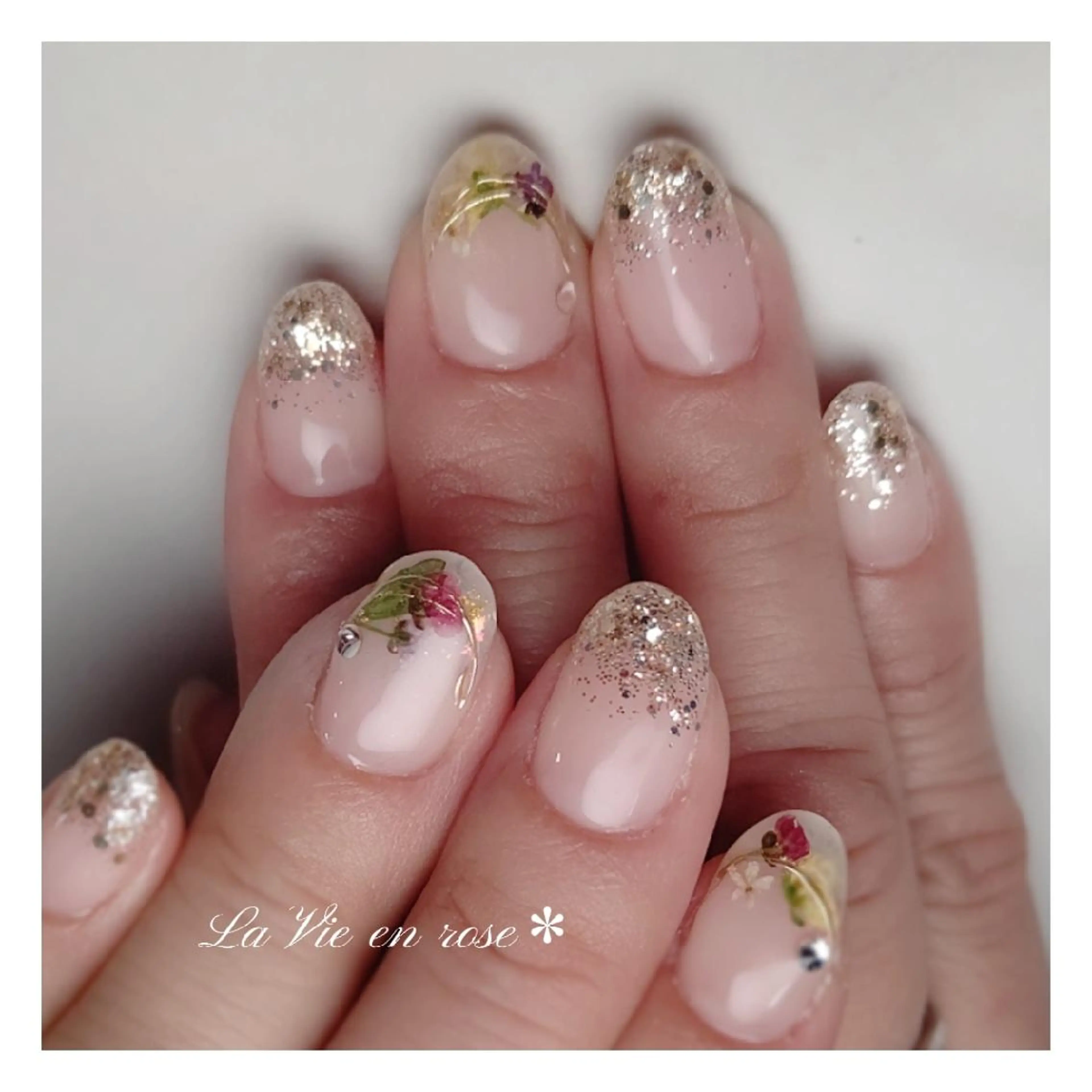 ネイル ラヴィアン ローズのネイルデザイン