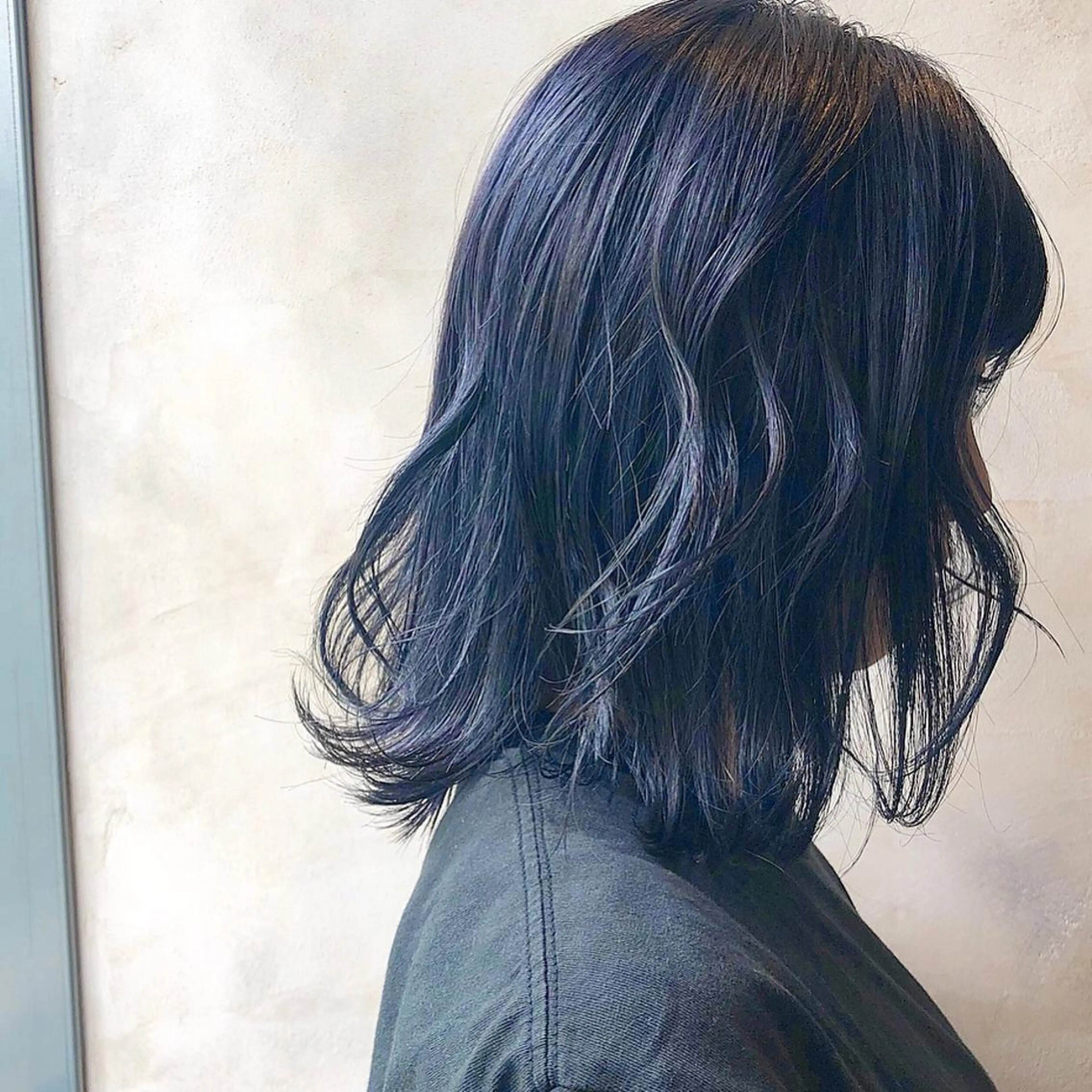 ミディアム カラー 黒髪 ブルーカラー ブルーブラック 圧倒的透明感カラー nana🦕のヘアスタイル