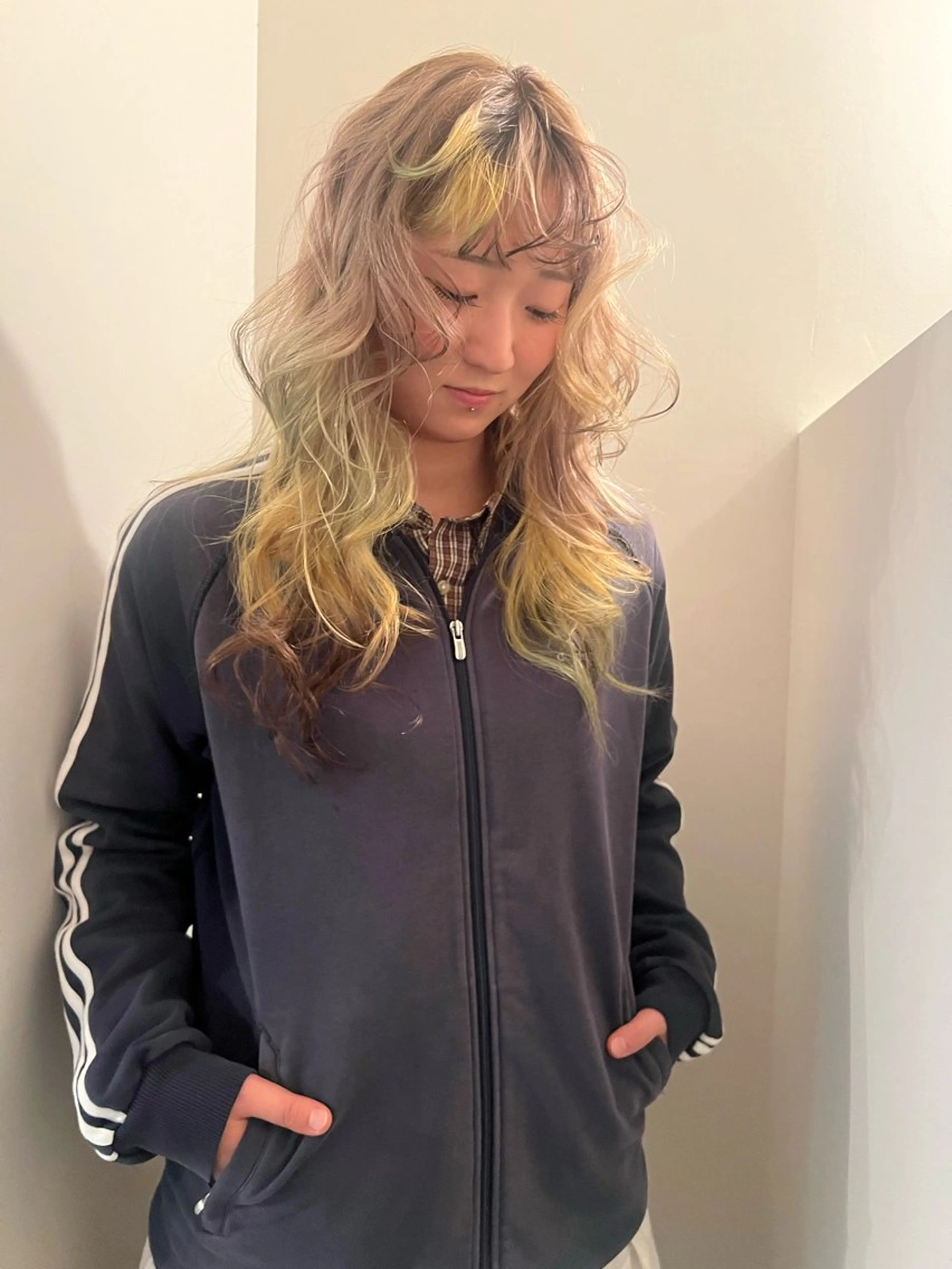 カラー カット ヘアカラー トリートメント 伊藤 美咲のヘアスタイル
