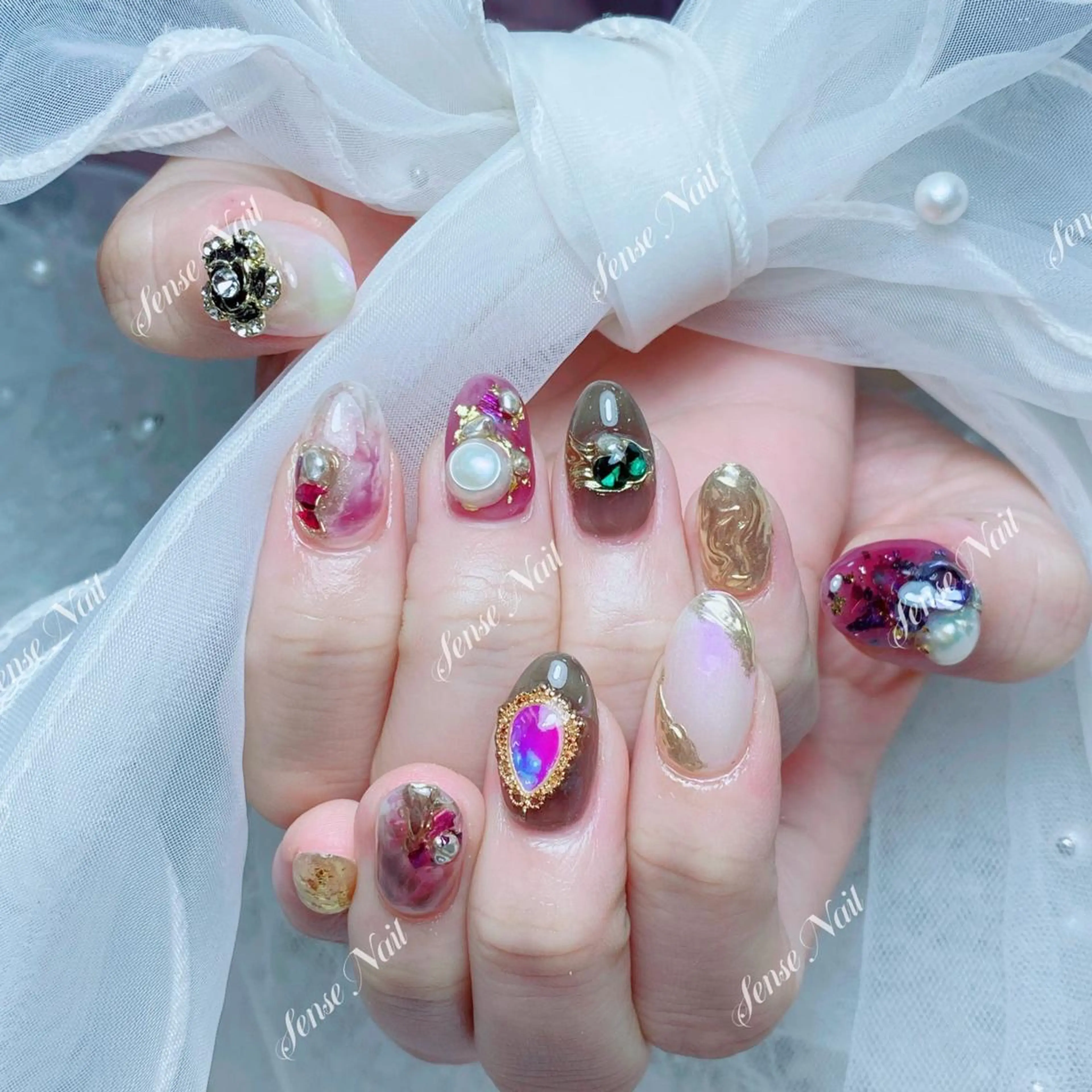ネイル Queening 🦋のネイルデザイン