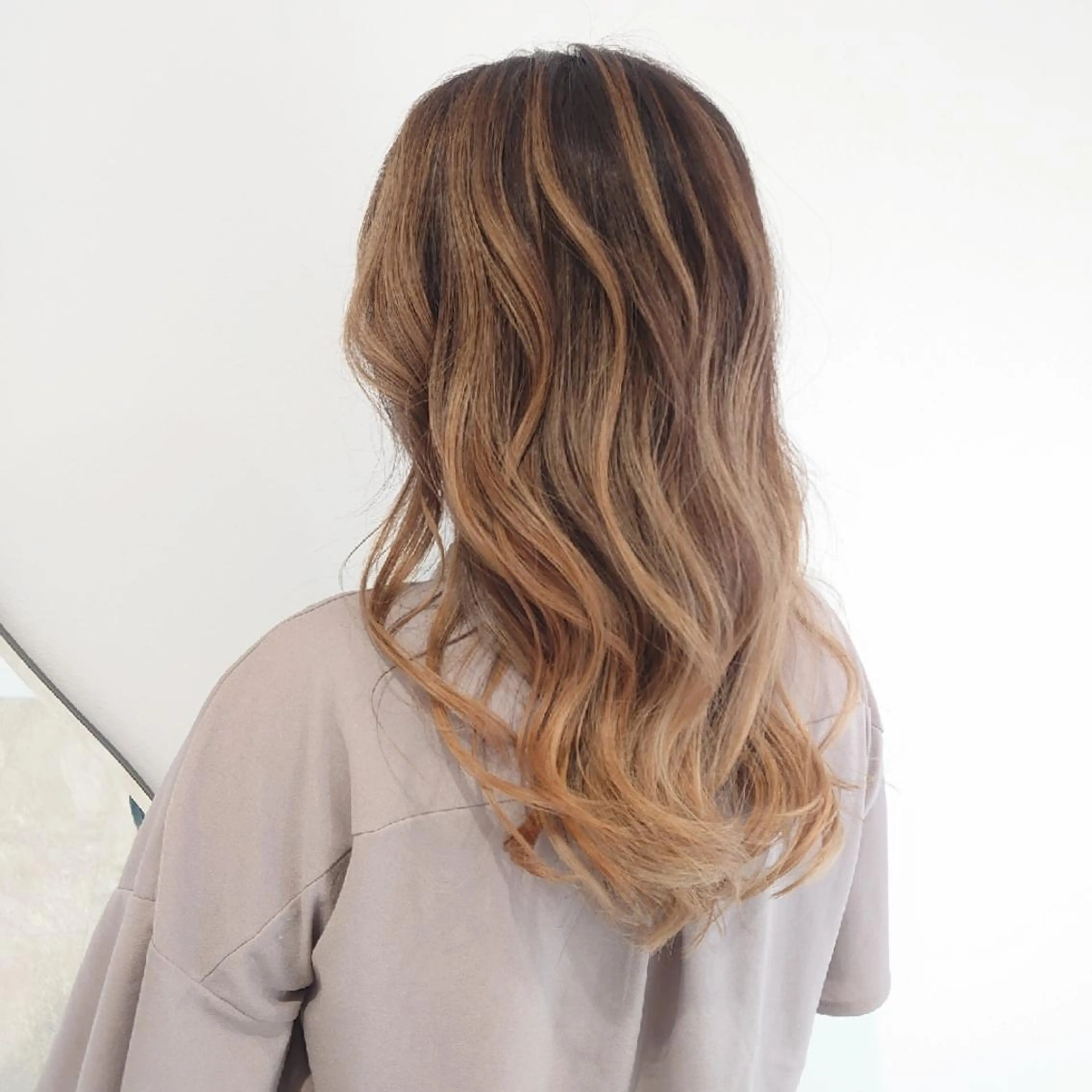 ロング カラー カット ヘアカラー E Komo hair所属・Wow❕E Komo hair 永井一輝のヘアスタイル