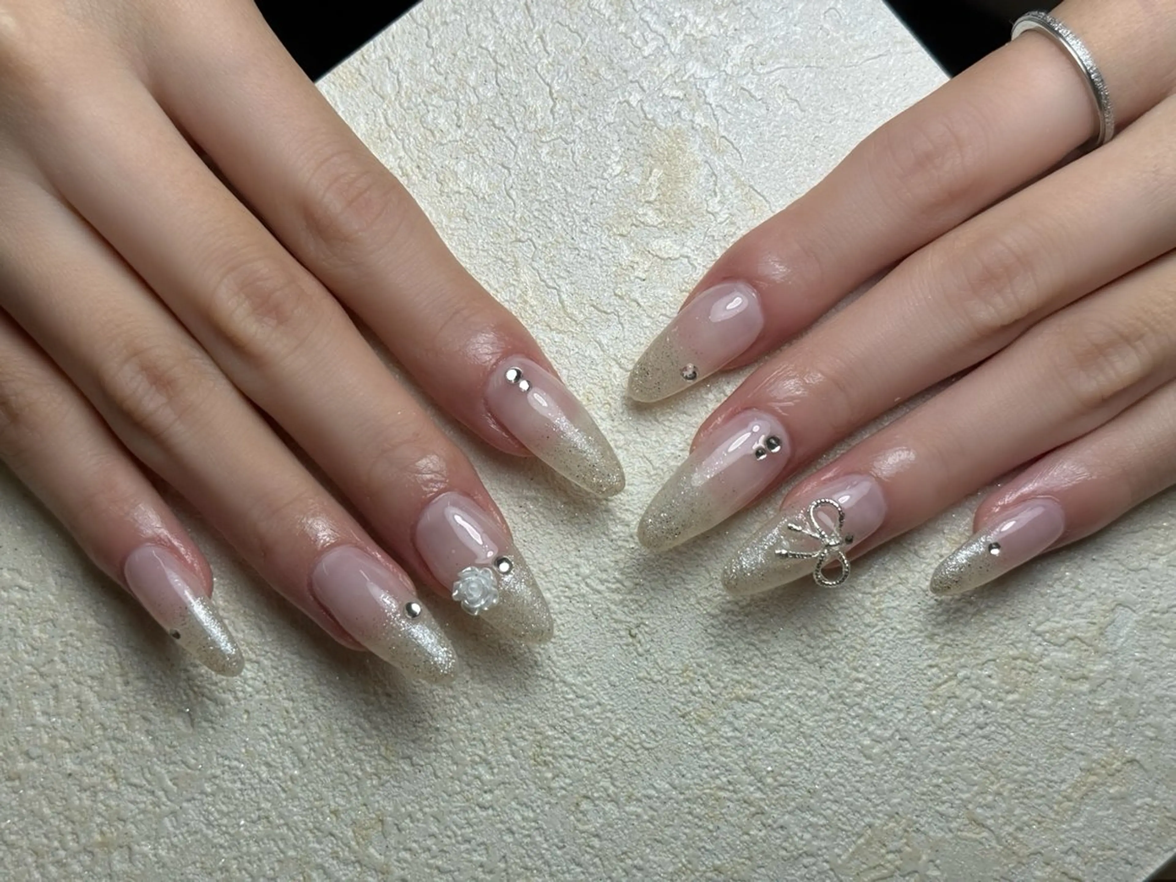 ネイル オーロラネイル ブルー チークネイル フットネイル フレンチネイル ハンドネイル EMY 168 池袋のネイルデザイン