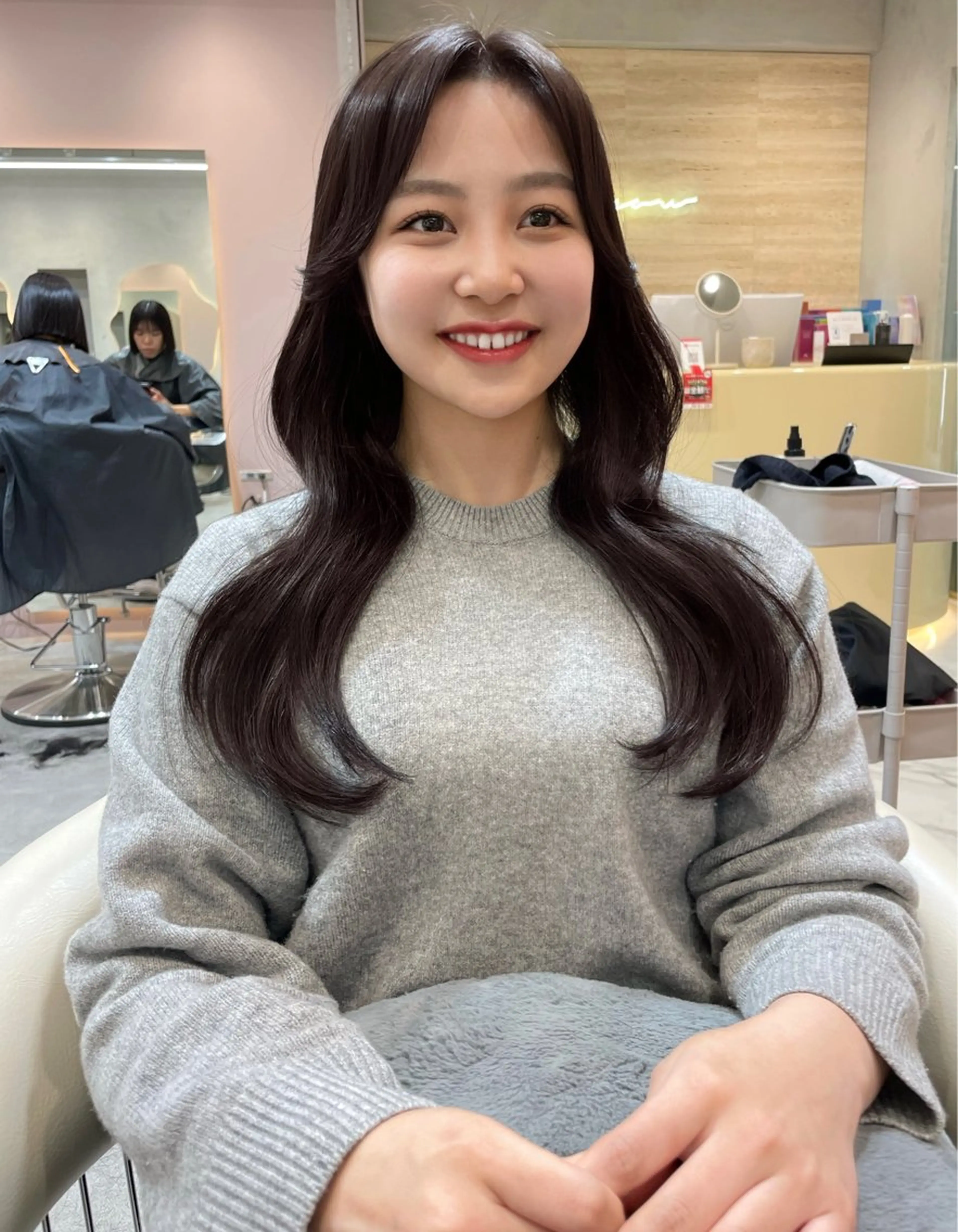 ロング チョコレートブラウン ピンクブラウン くびれヘア ヨシンモリ 韓国風ヘア カット ヘアカラー ささき すずねのヘアスタイル