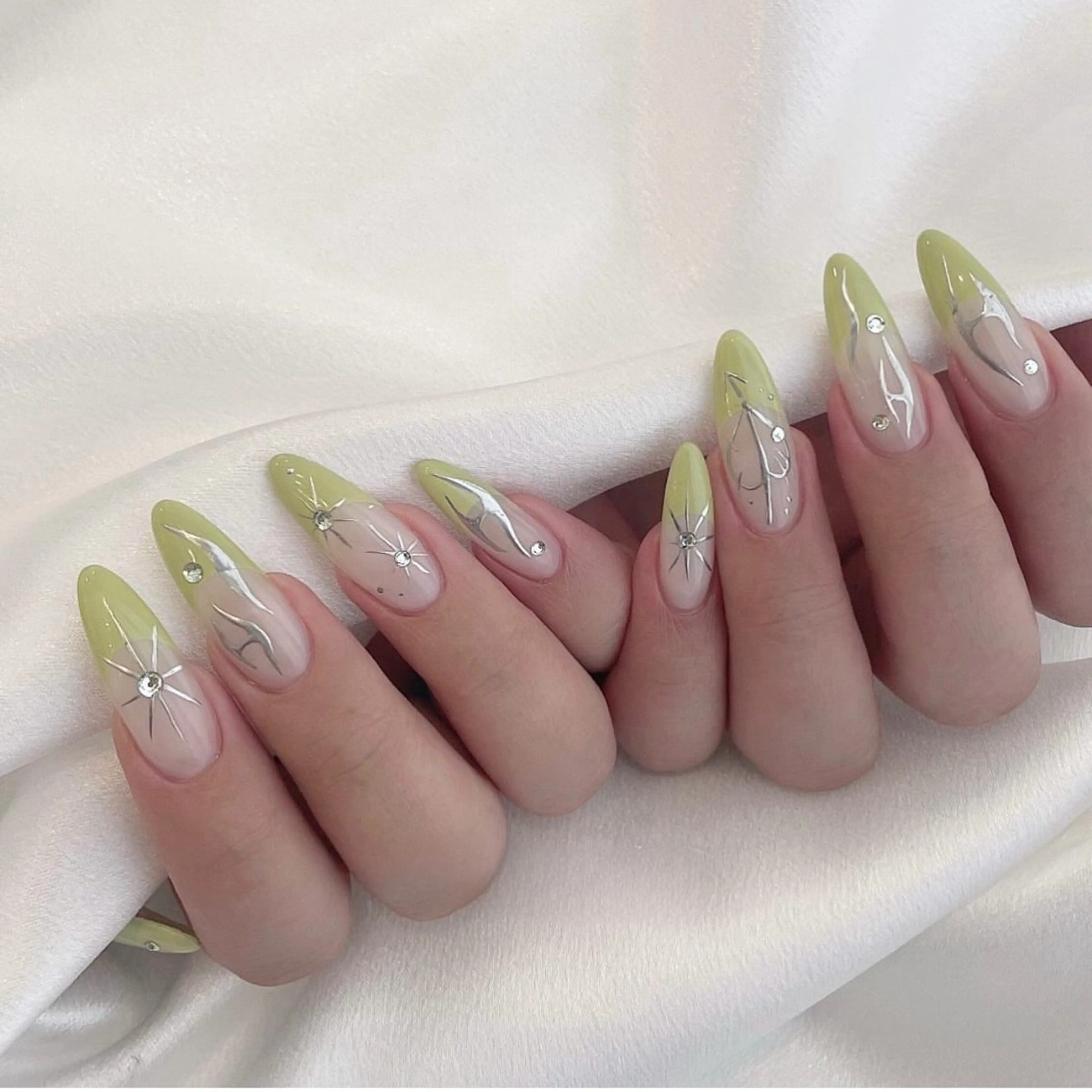 ネイル アニマル柄 オーロラネイル チークネイル フラッシュネイル ジェルネイル ハンドネイル Lina所属・Lina Nail Salonのネイルデザイン