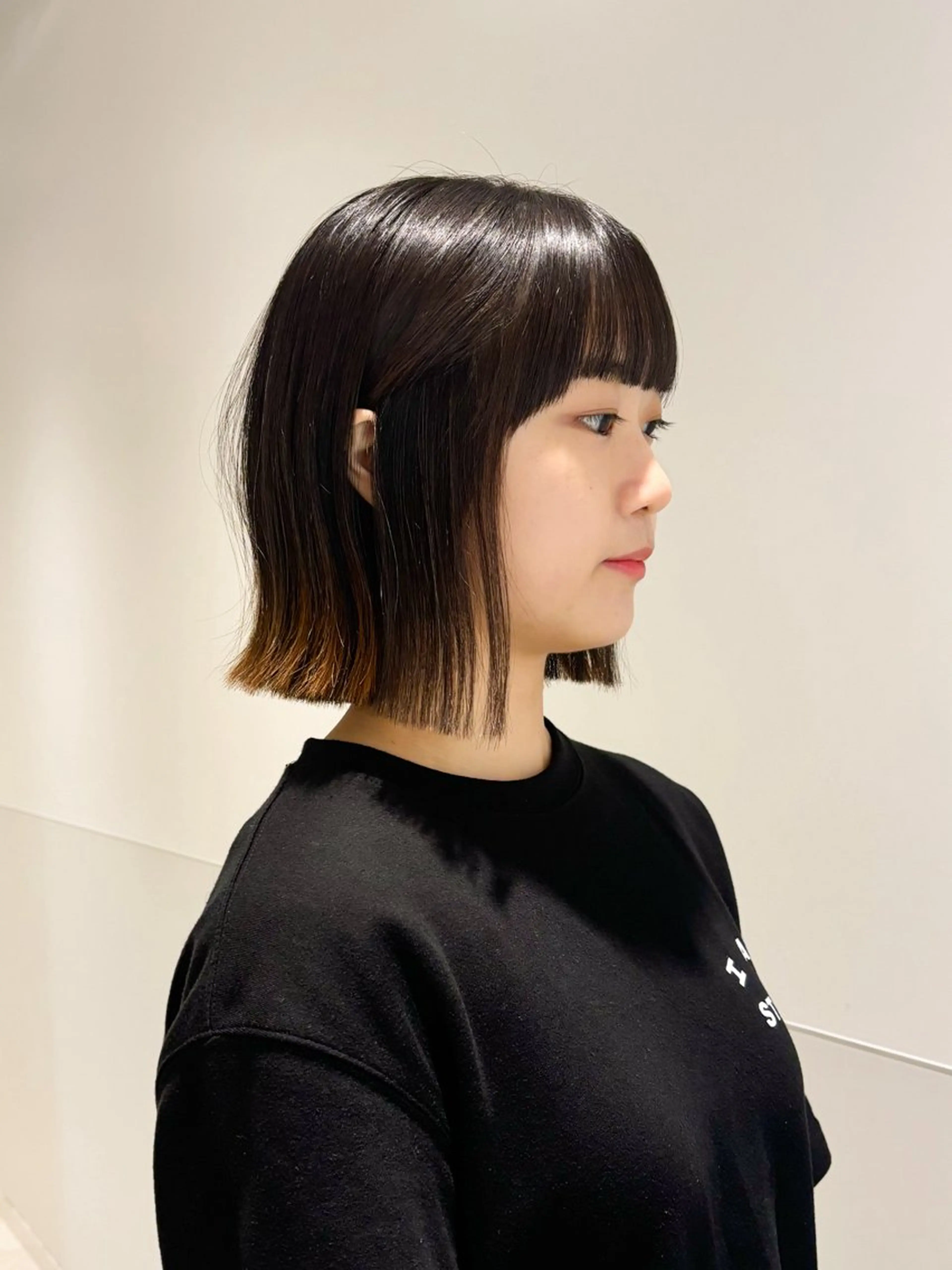 ショート カラー パーマ ヘアアレンジ メンズ 切りっぱなしボブ メンズ韓国風 ボブ くせ毛 髪質改善 韓国ボブ/髪質改善 ニュアンス特化RYOのヘアスタイル
