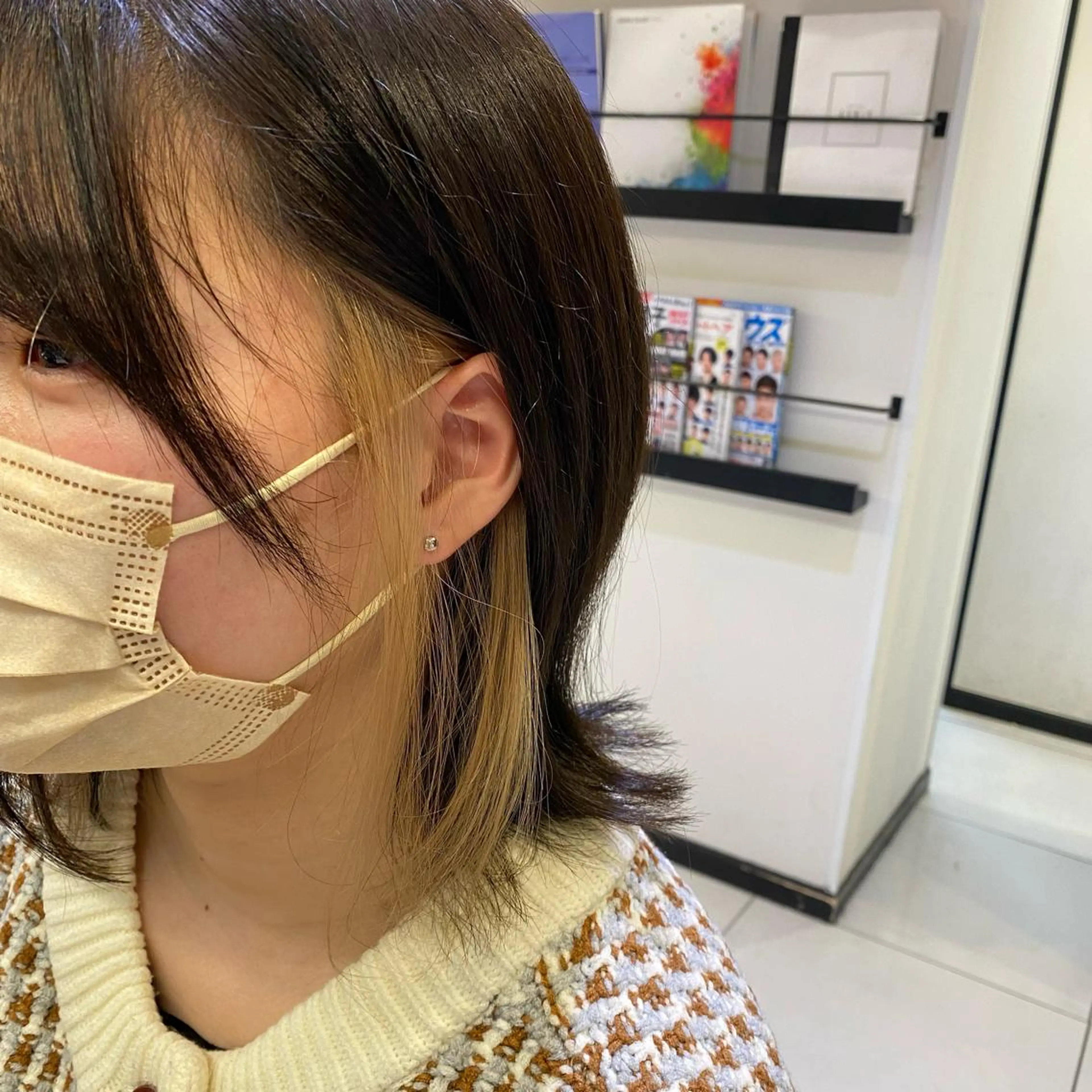 ミディアム カラー ブリーチ イヤリングカラー 野老 海音のヘアスタイル