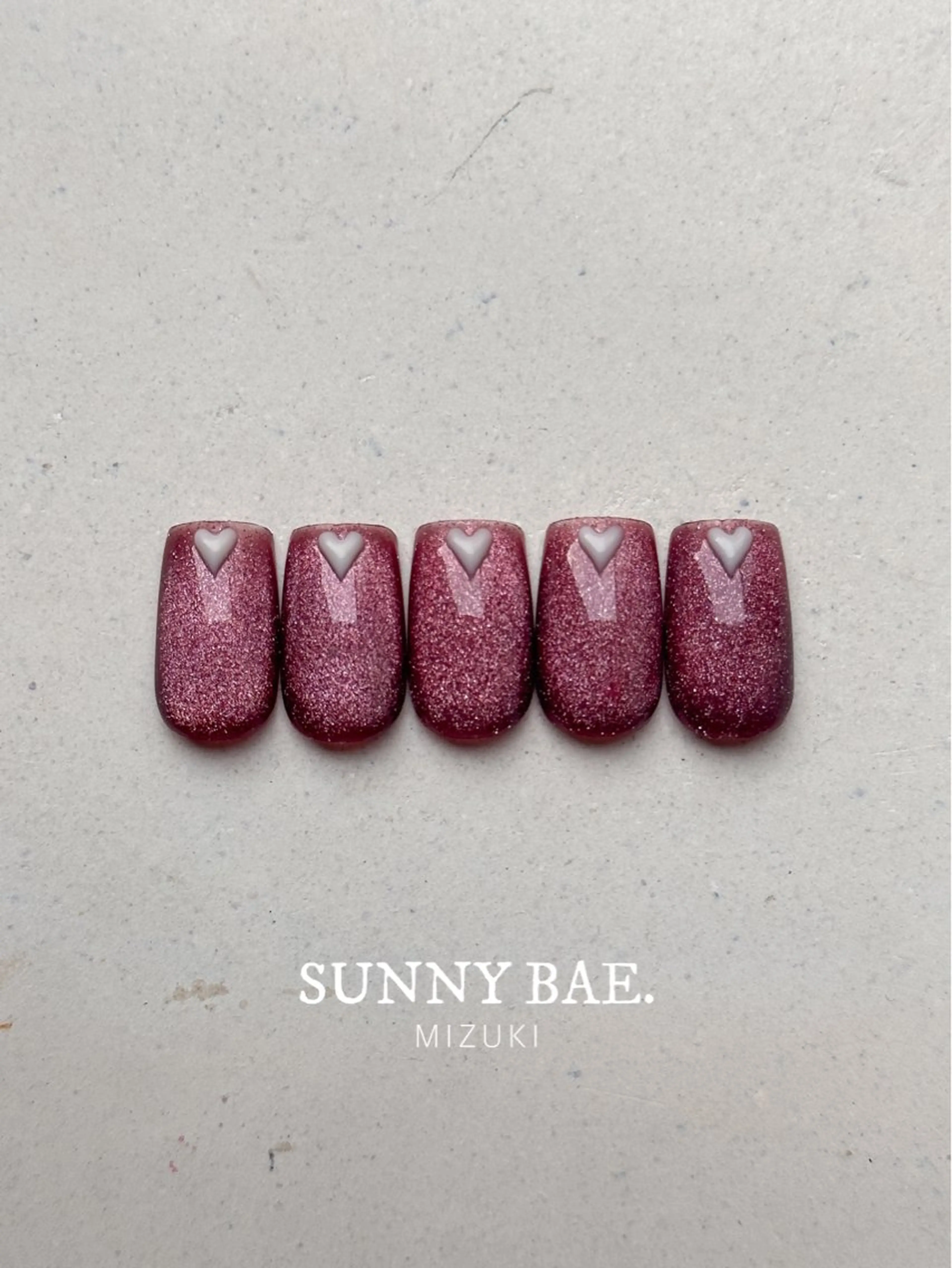 ネイル フラッシュネイル フラッシュマグ ハート マグネットネイル パープル ハンドネイル SUNNY BAE. 🌼MIZUKIのネイルデザイン