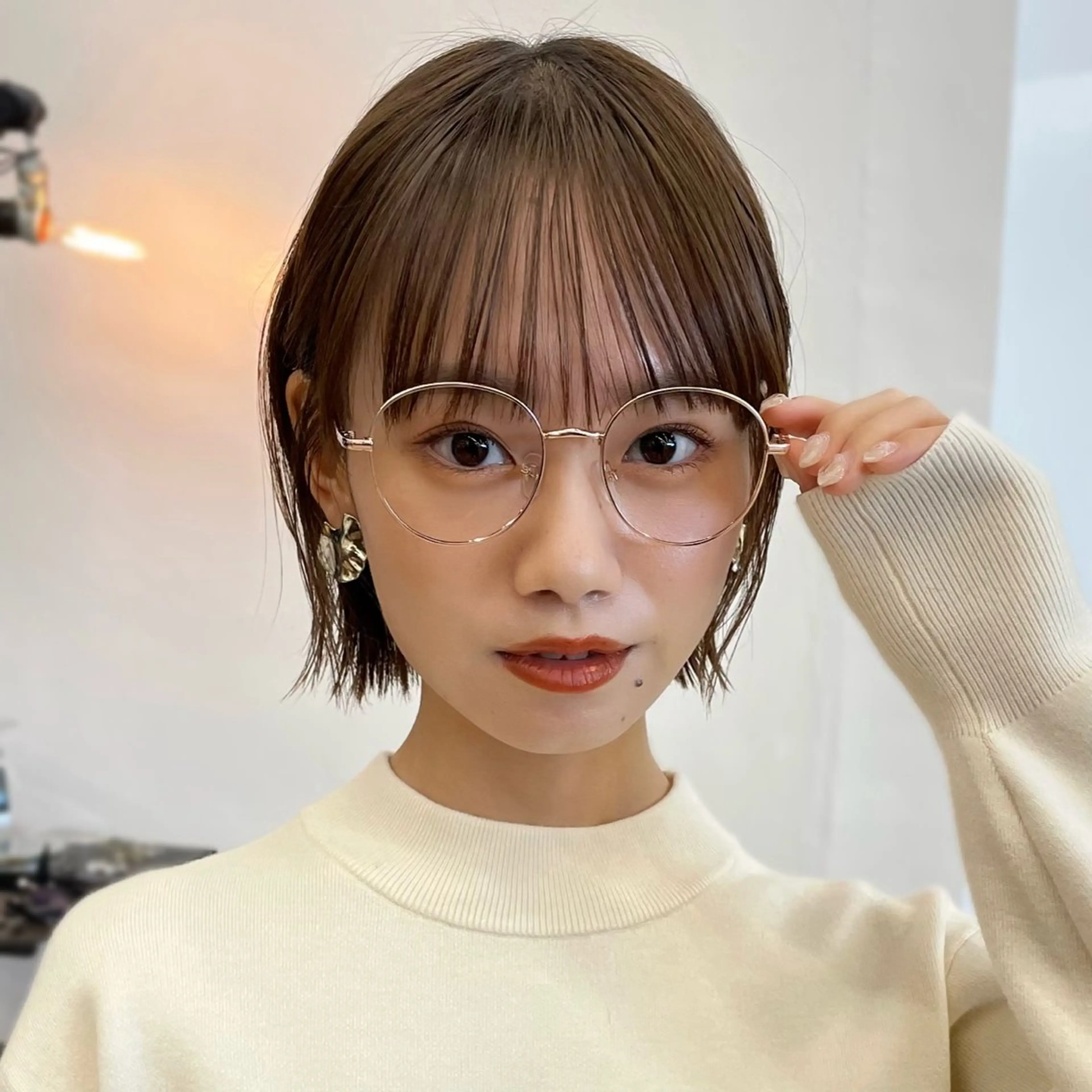 ミディアム カラー イルミナカラー 顔周りカット 小顔カット カット ヘアカラー トリートメント レイヤー/ショート透 明感カラー/西田祐賀のヘアスタイル