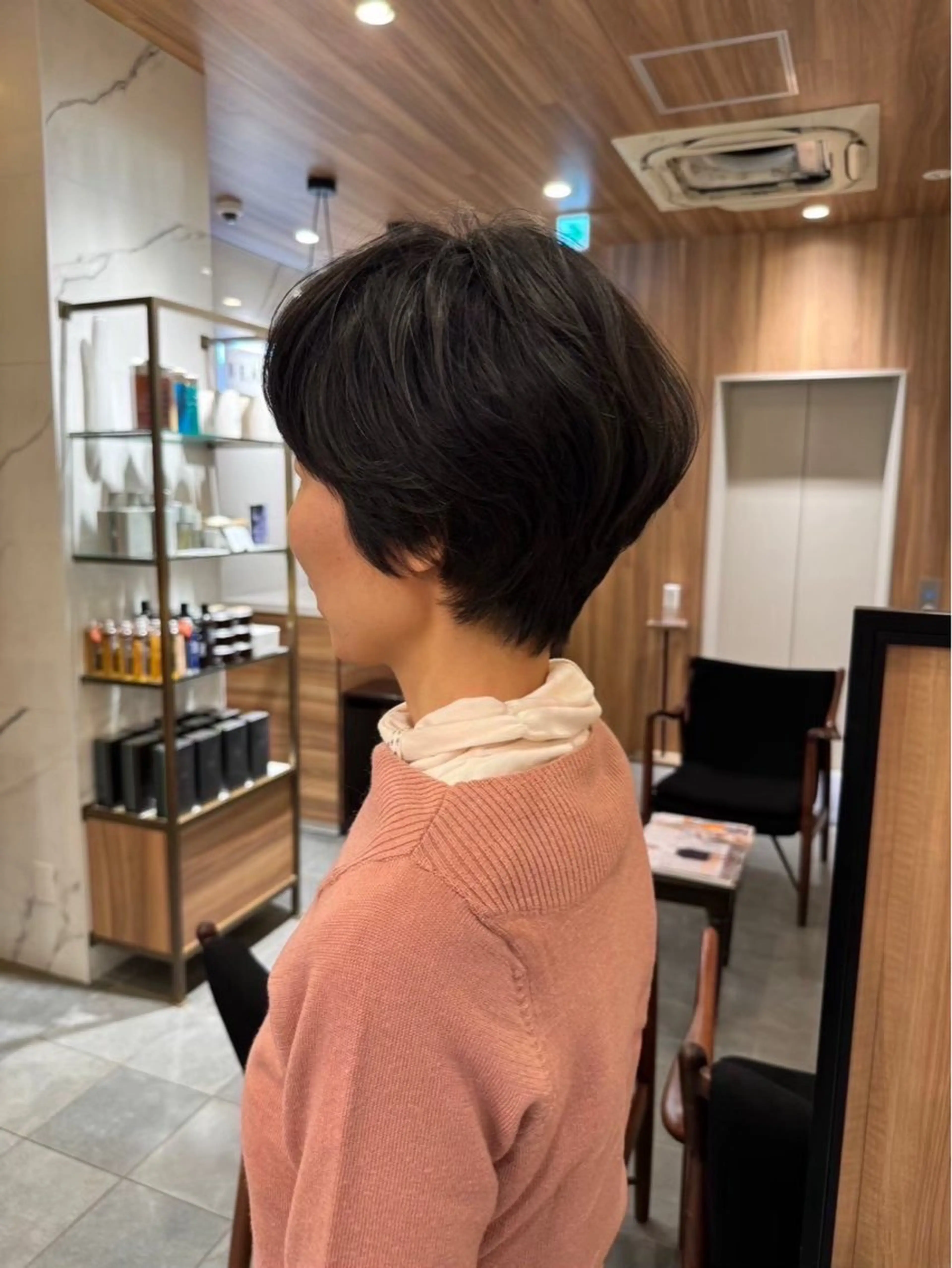 ショート カラー ヘアカラー 根本 琴子のヘアスタイル