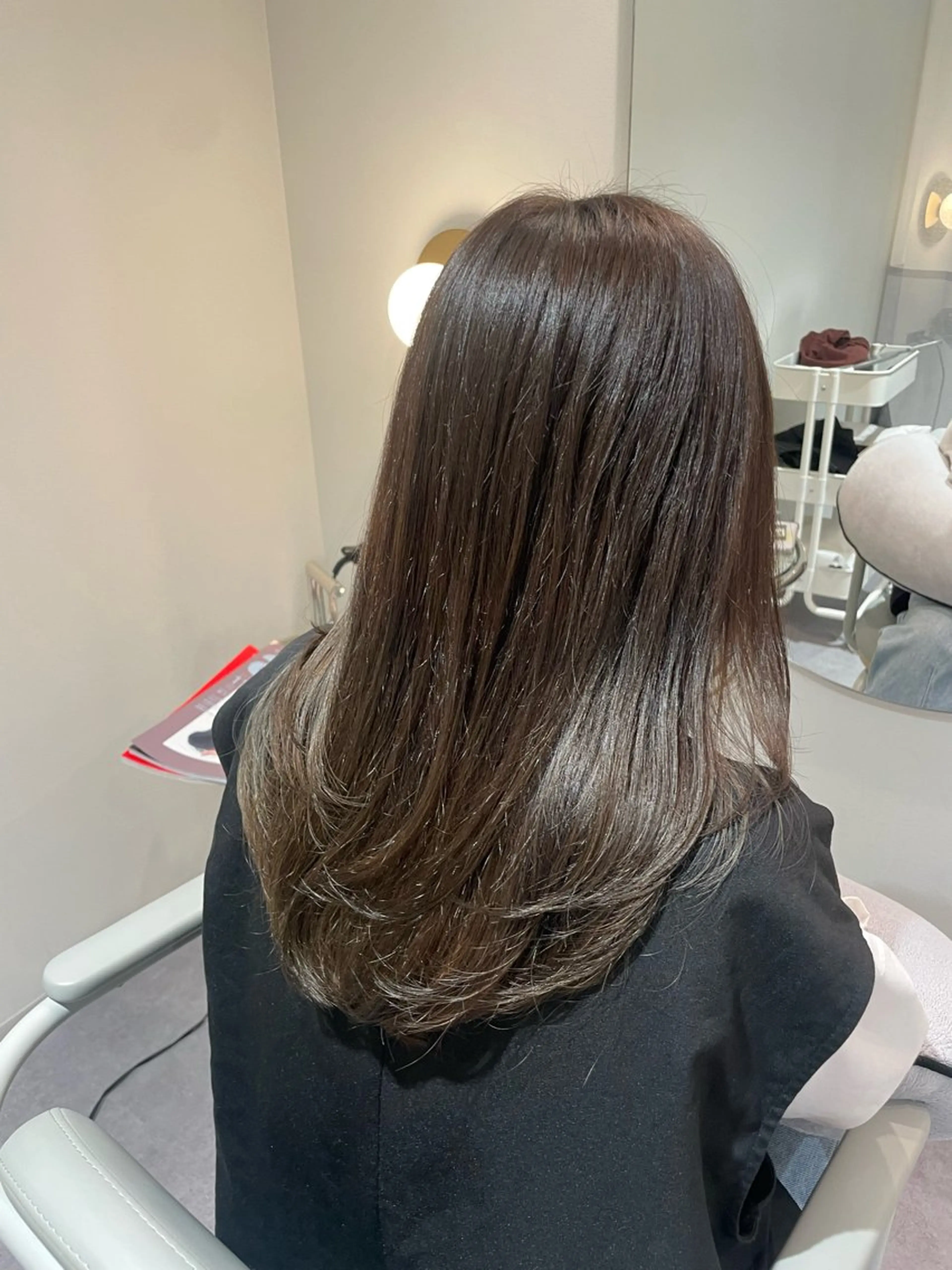 セミロング ハイレイヤー レイヤーカット 廣岡 采音のヘアスタイル