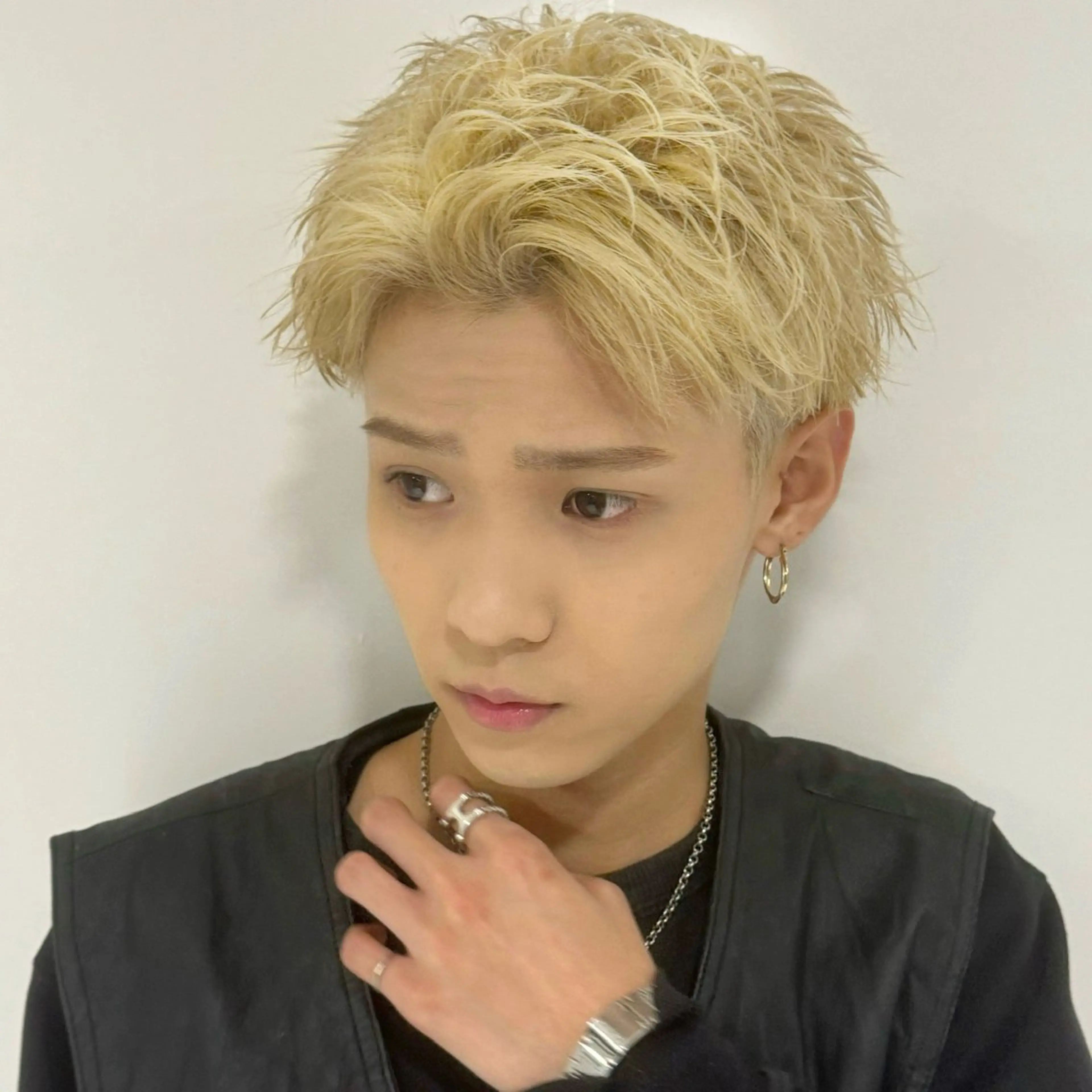 ショート カラー メンズ メンズハイトーン ハイトーンカラー ショートヘア カット ヘアカラー Lond GULLMAN所属・高橋大和/ メンズ特化美容師のヘアスタイル