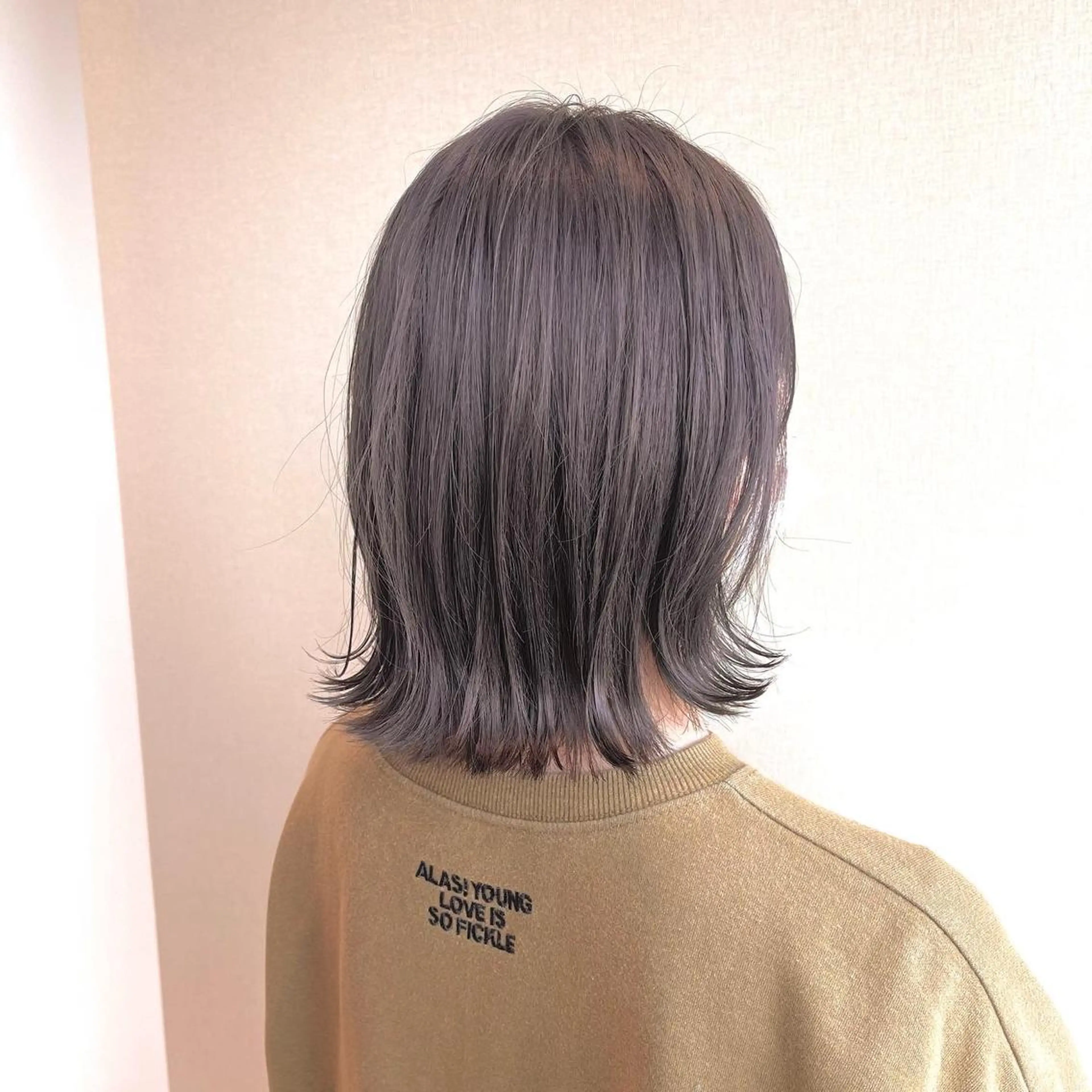 ミディアム 切りっぱなしボブ/ 蒲生四丁目/伊藤瑠唯のヘアスタイル