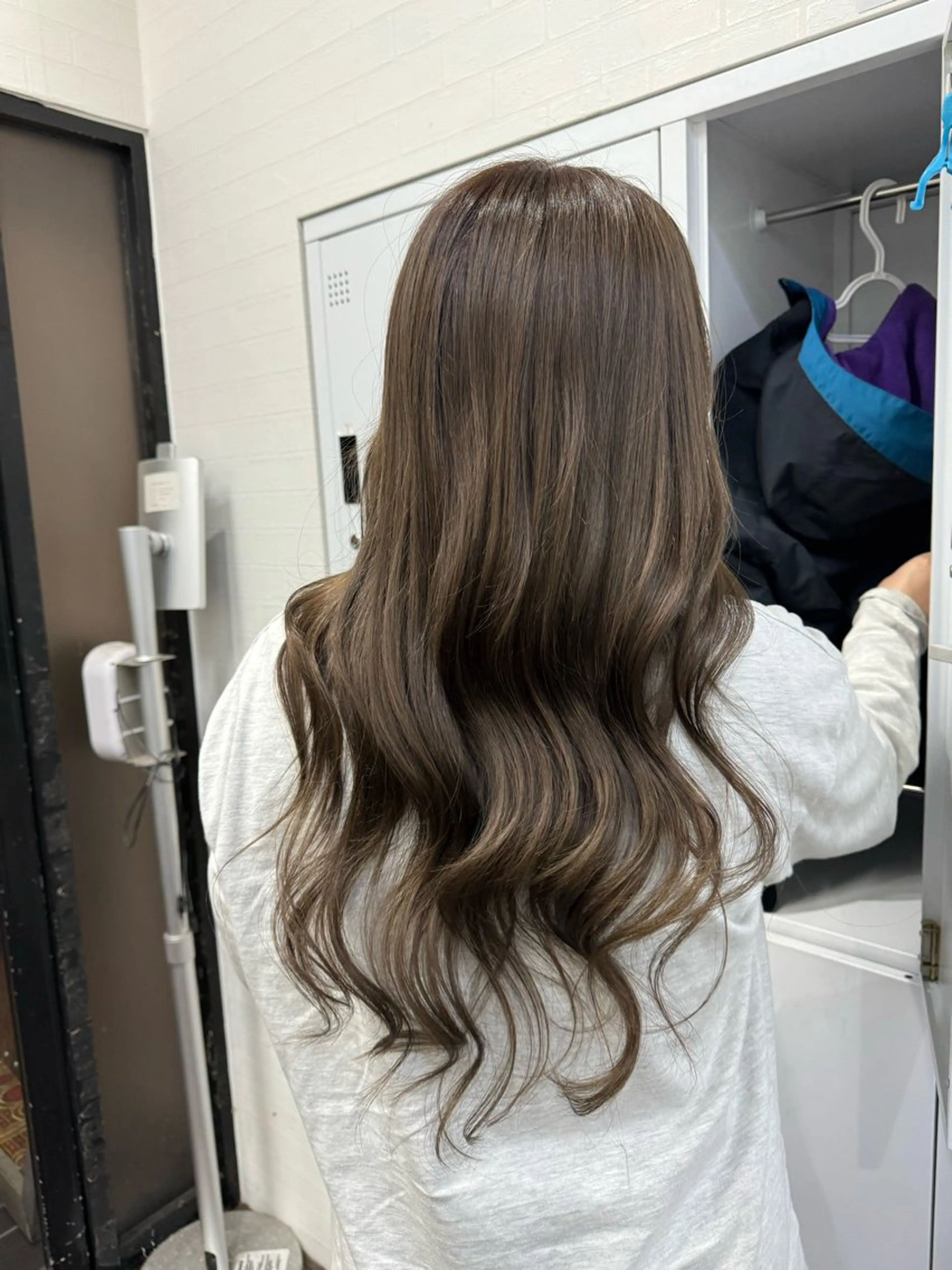 ロング 田子🦋ハイトーン 🫐耳つぼジュエリーのヘアスタイル