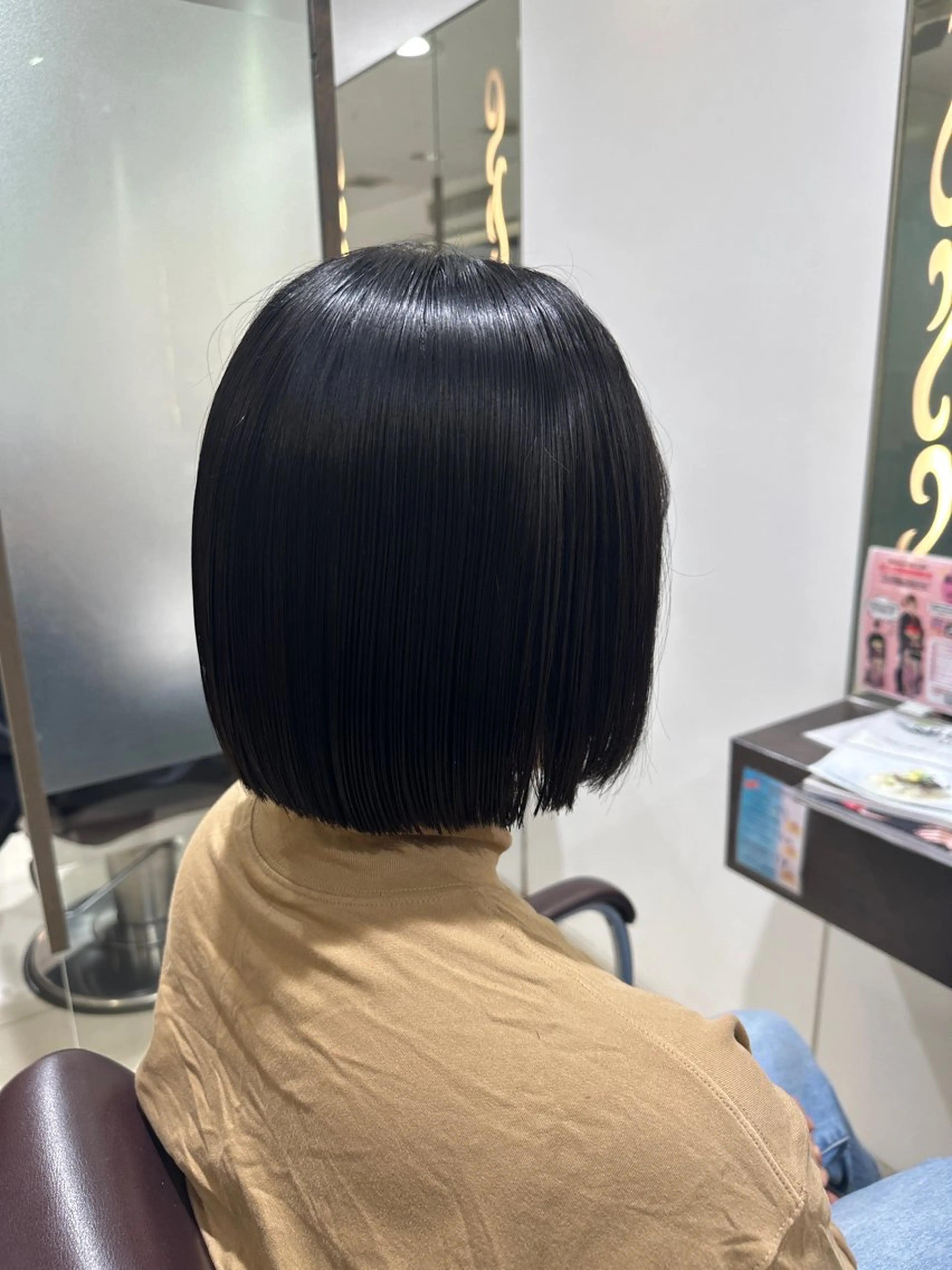 ミディアム 切りっぱなしボブ ボブ 艶カラーlayer 明日空きあり🩷🩷のヘアスタイル