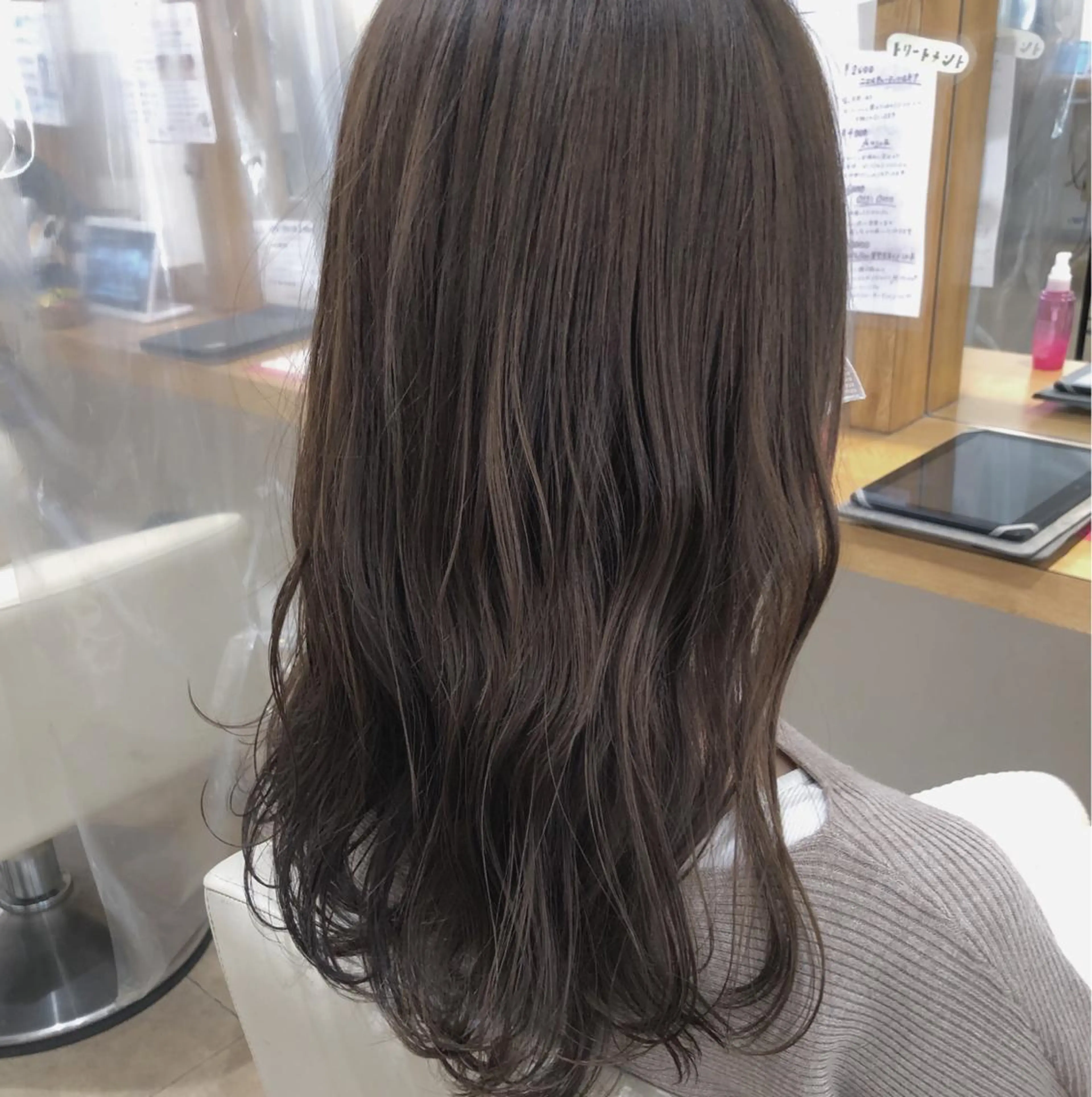 セミロング カラー アッシュ ベージュカラー 髪質改善とカラー特化 ✨Hito.nowaのヘアスタイル