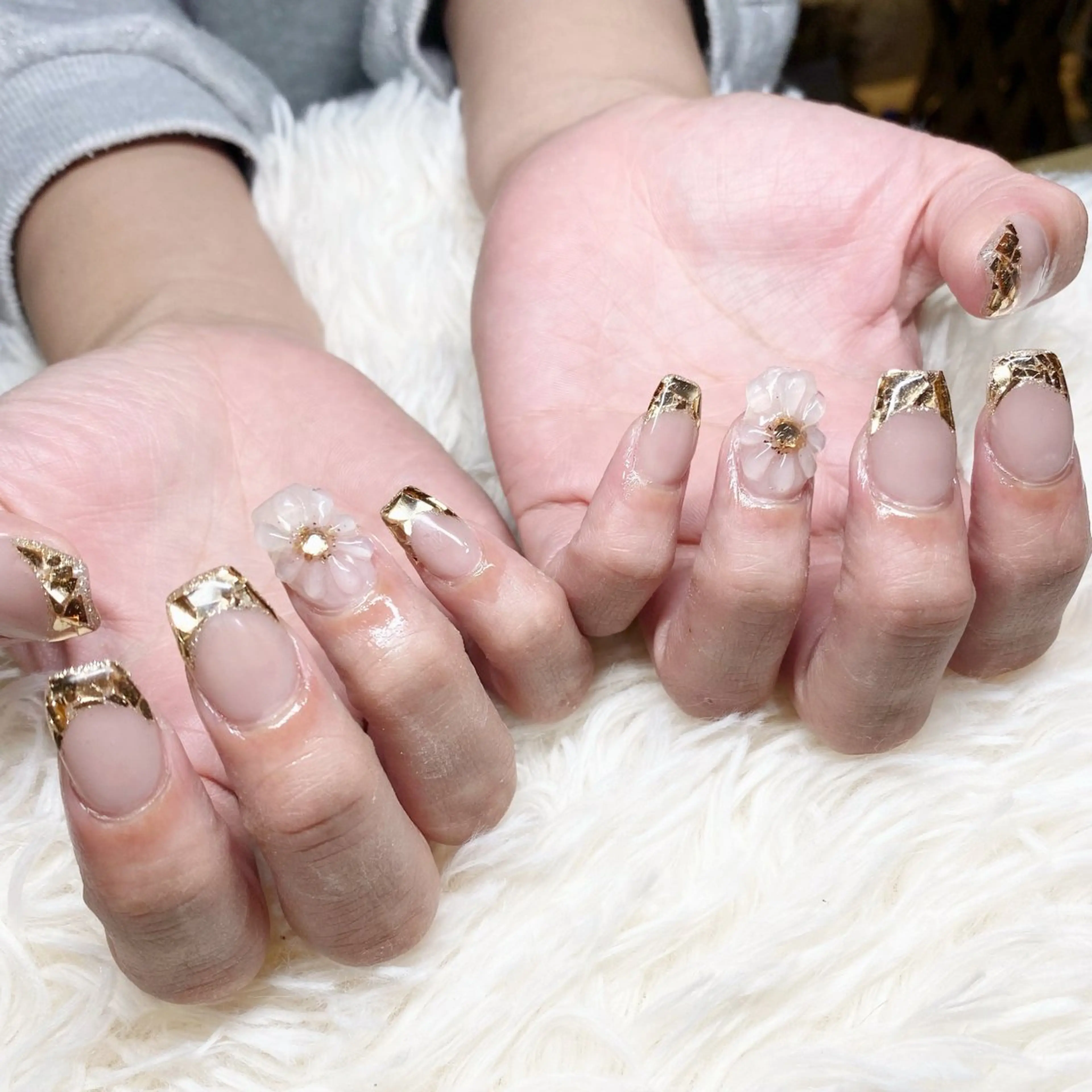 ネイル フラワーネイル フレンチネイル ガラスフレンチ キラキラネイル スクエアネイル nail salon Ecrin所属・前島 稀歩のネイルデザイン