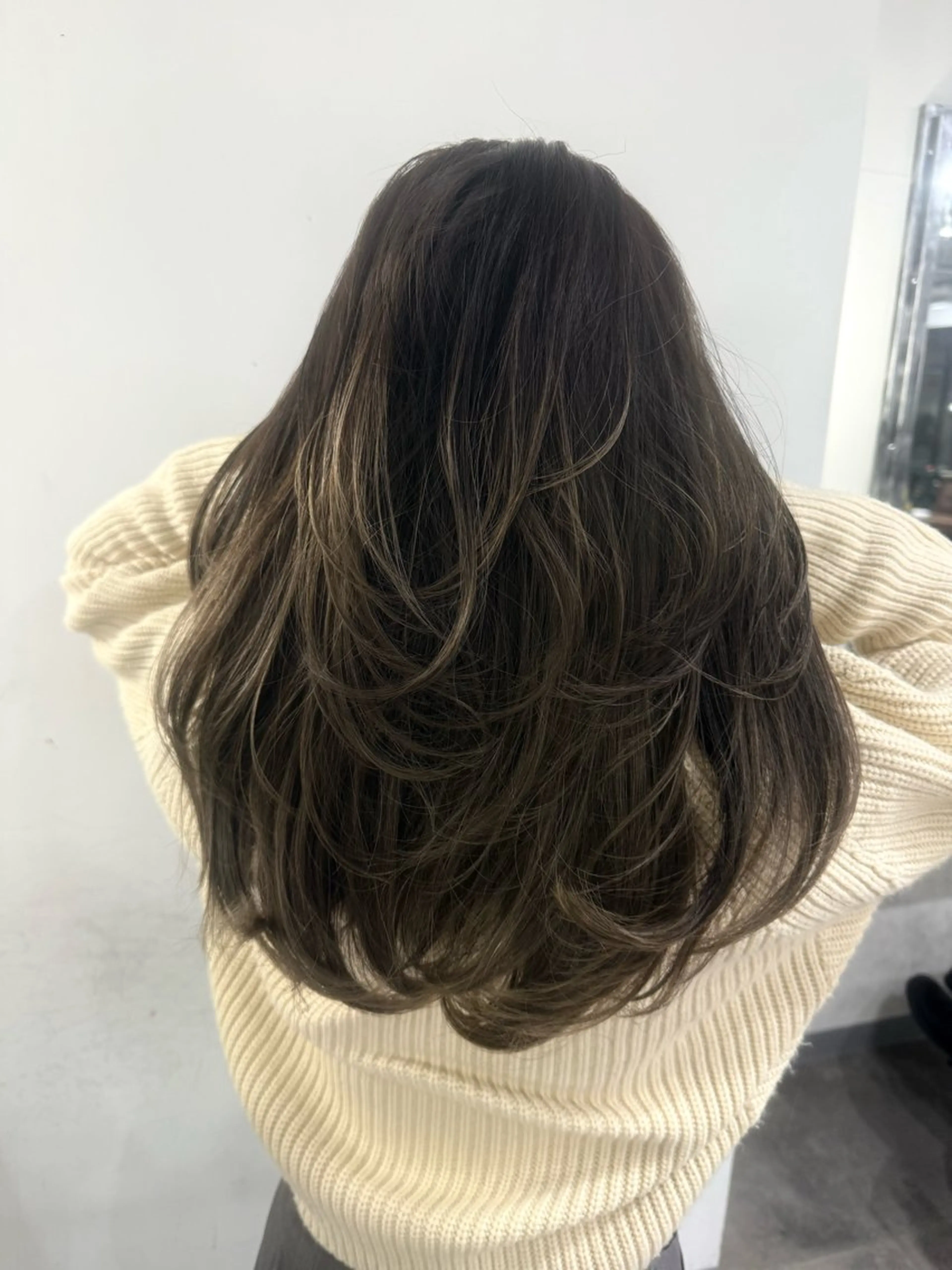 ロング カラー レイヤーカット 篠崎 佑季のヘアスタイル