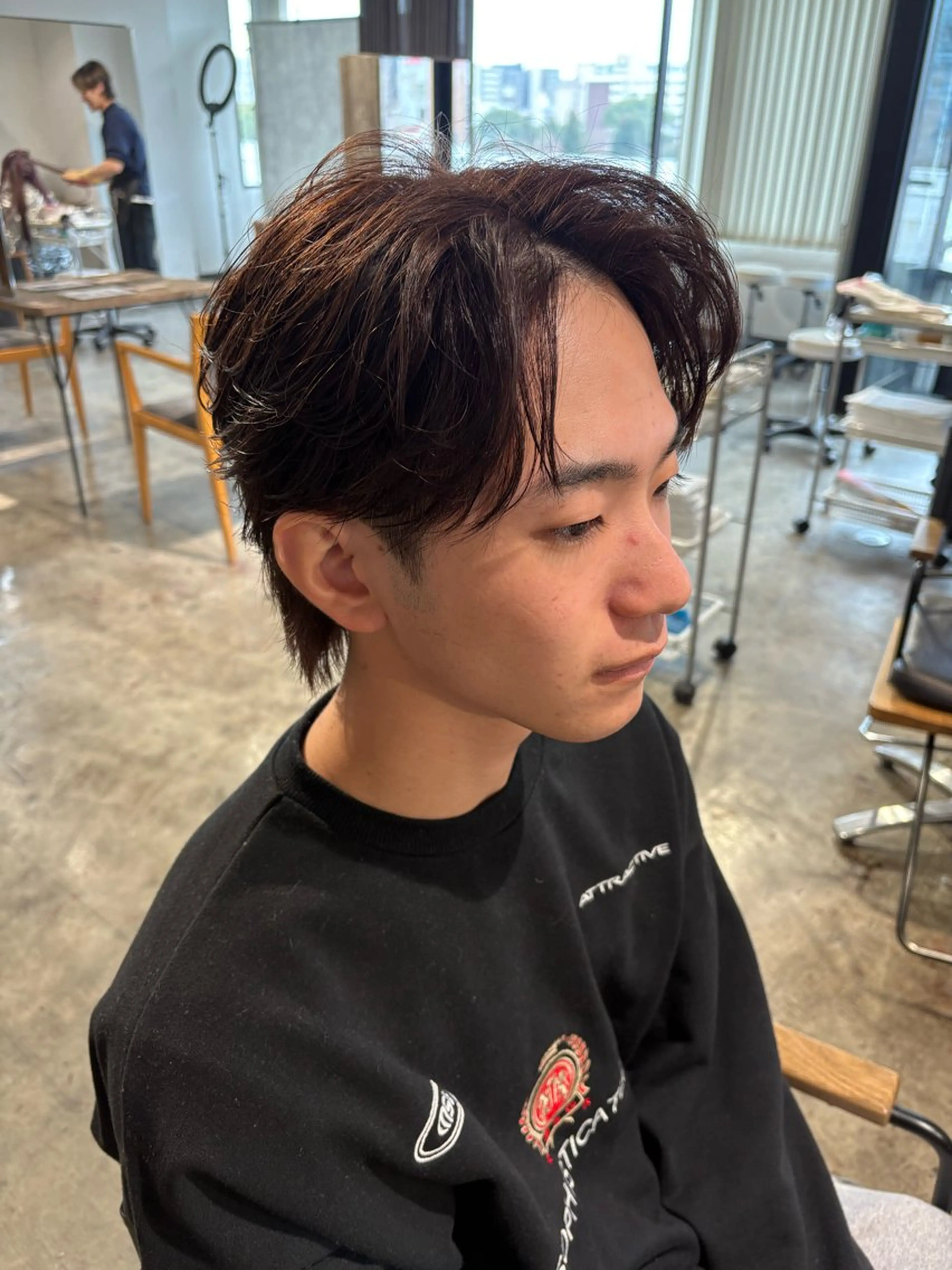 ショート パーマ メンズ センターパート ダウンパーマ フェザーパーマ カルマパーマ メンズ韓国風 フェザーパーマ癖毛 曲がる縮毛矯正森岡のヘアスタイル