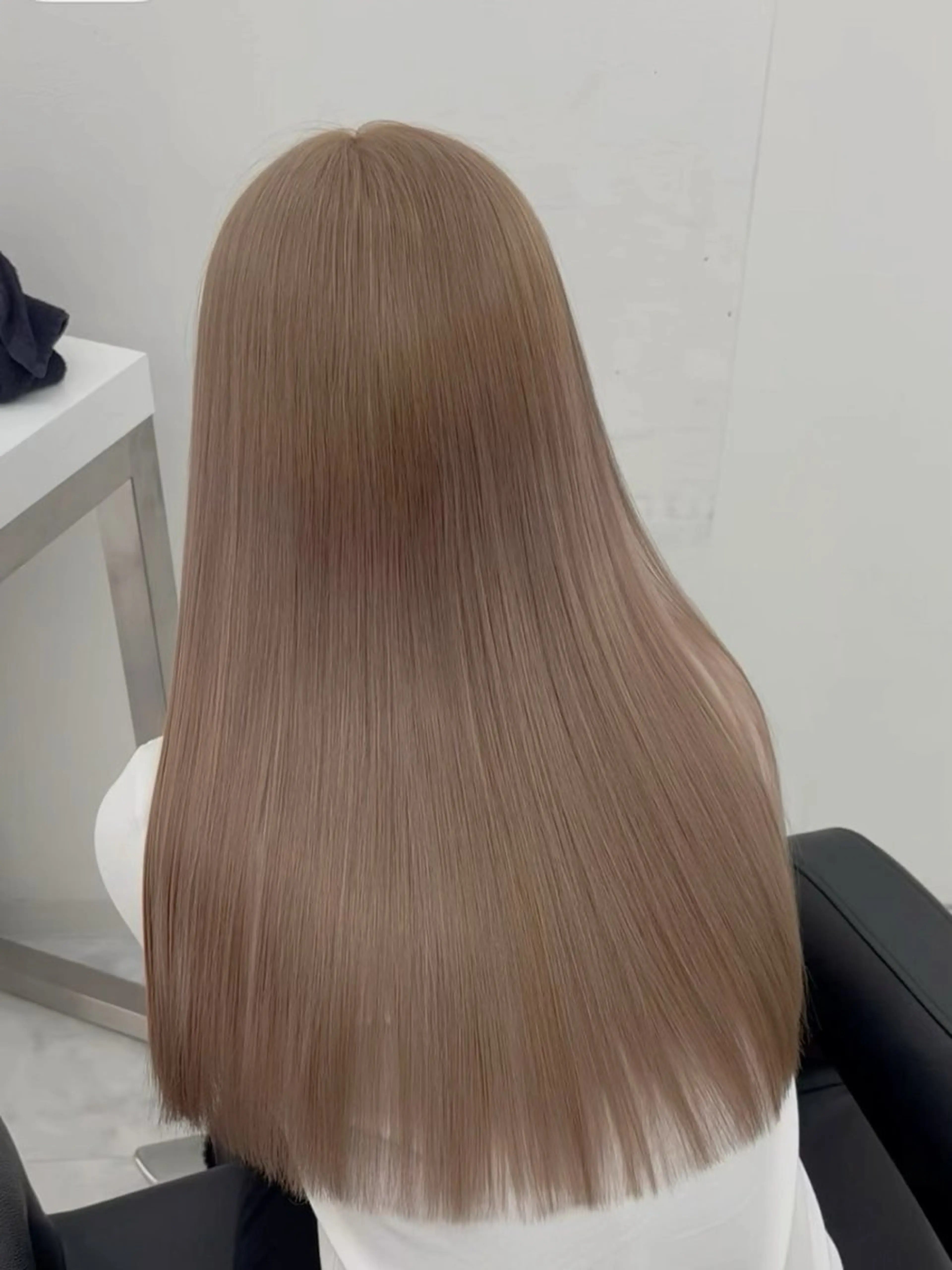 ロング カラー 🖤ハイトーン× レイヤー🖤SARAのヘアスタイル