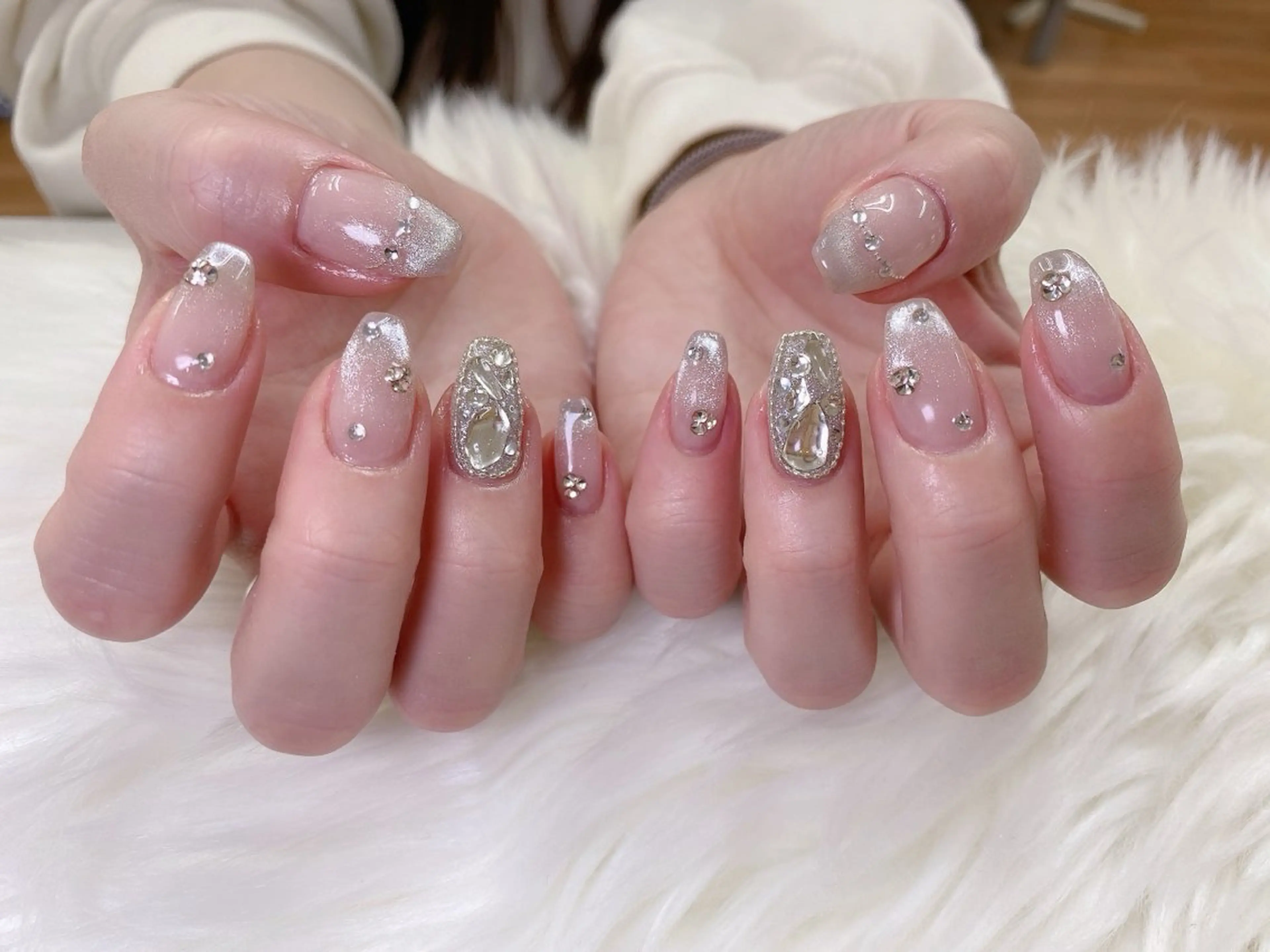 ネイル フレンチネイル グラデーション キラキラネイル 韓国ネイル マグネットネイル ハンドネイル ハンドケア Hara Nail 【パラジェル使用】のネイルデザイン